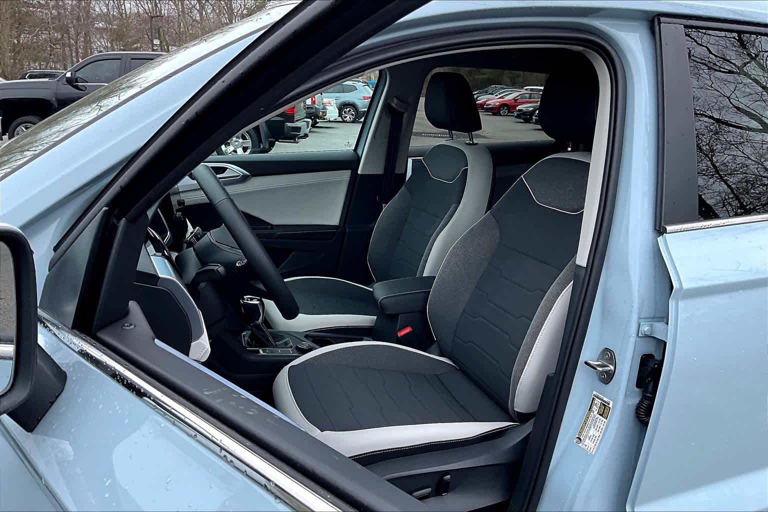 2025 Volkswagen Taos SE - Photo 11