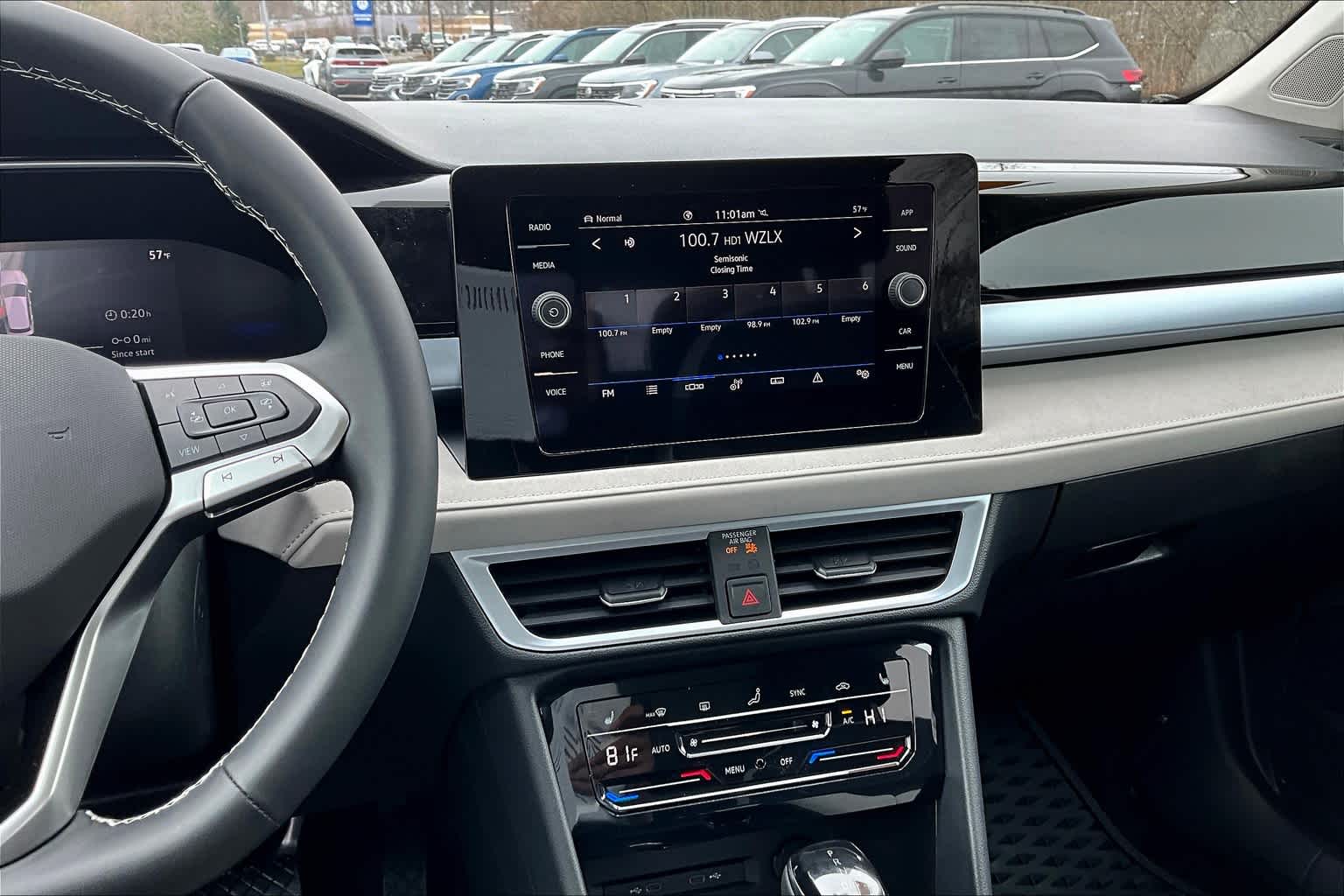 2025 Volkswagen Taos SE - Photo 13