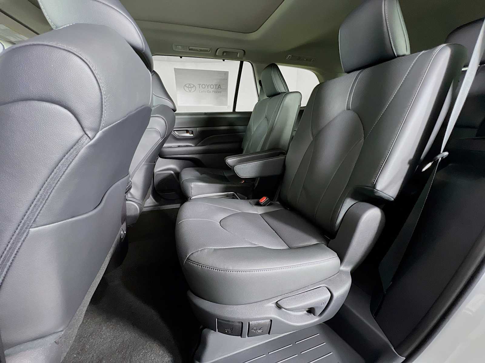 2025 Toyota Grand Highlander Limited - Photo 13