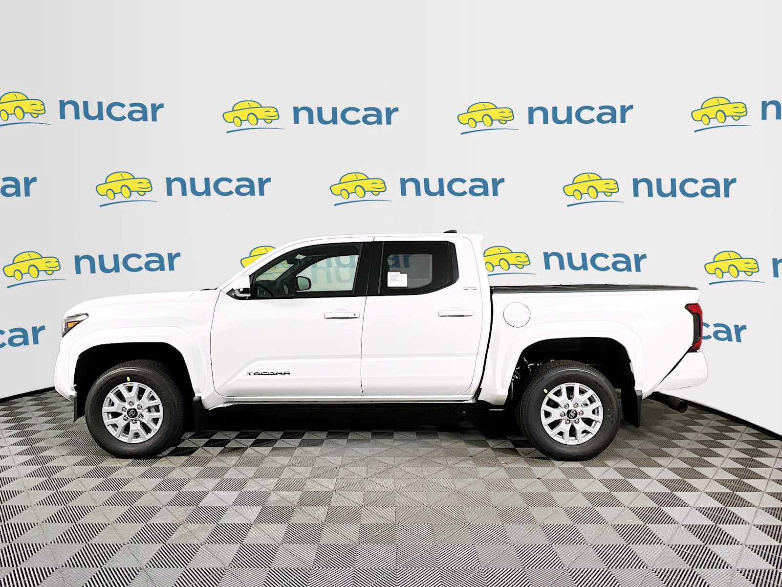 2025 Toyota Tacoma SR5 - Photo 3