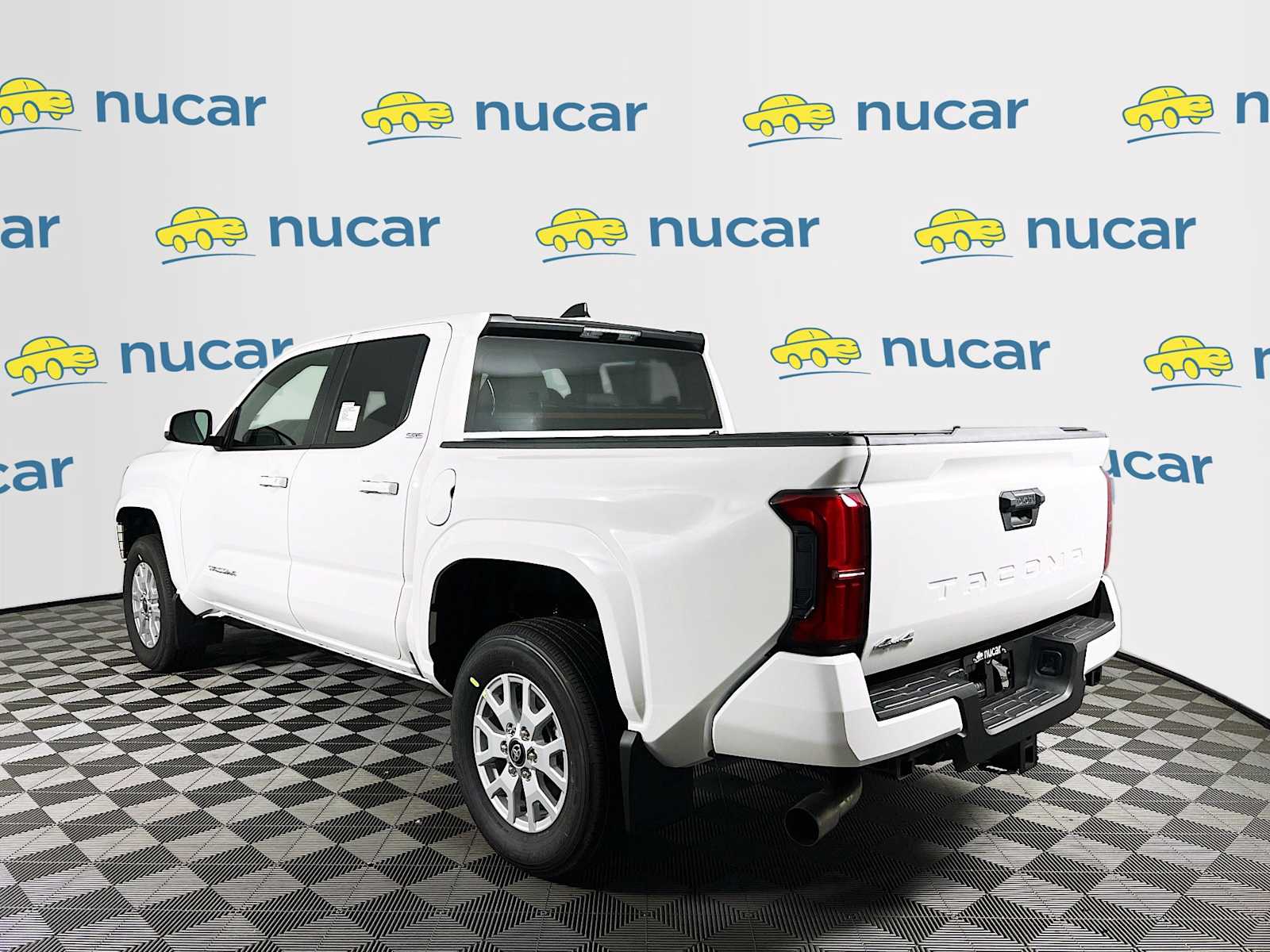 2025 Toyota Tacoma SR5 - Photo 4