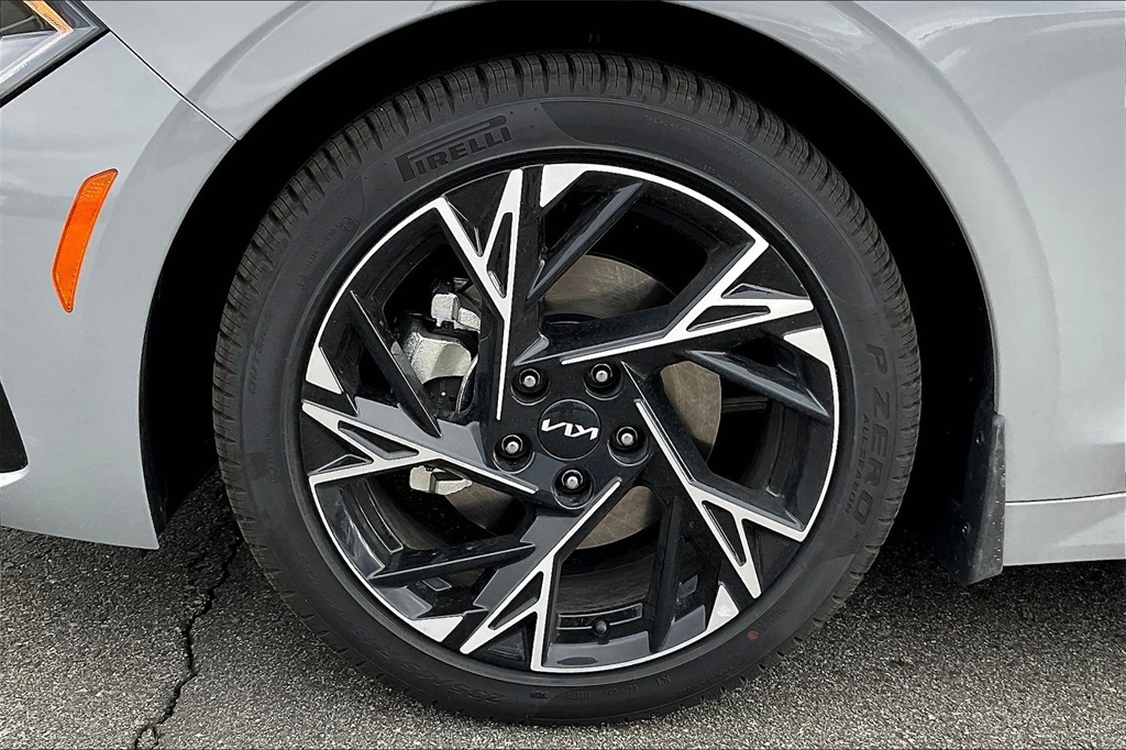 2025 Kia K5 GT-Line - Photo 8