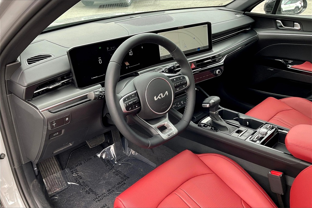 2025 Kia K5 GT-Line - Photo 9