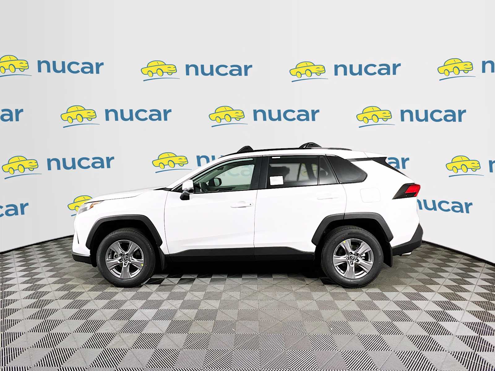 2025 Toyota RAV4 XLE - Photo 3