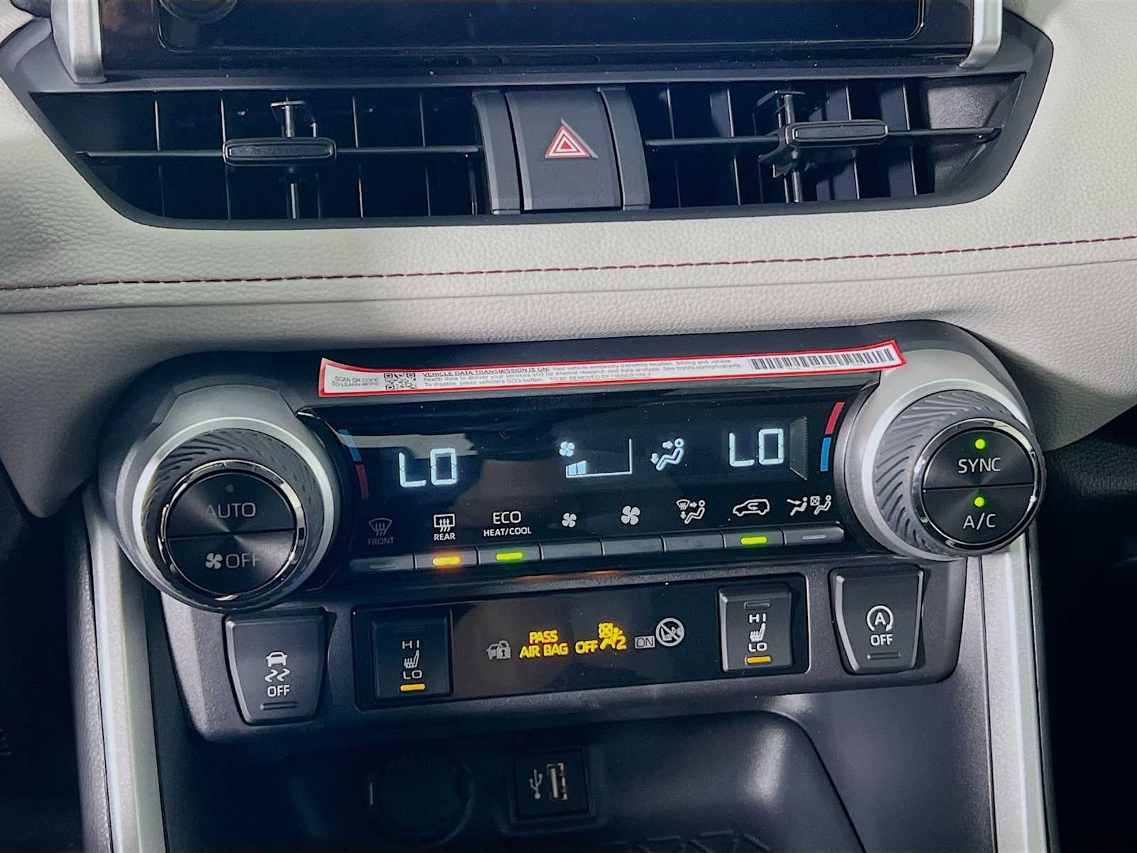 2025 Toyota RAV4 XLE - Photo 10
