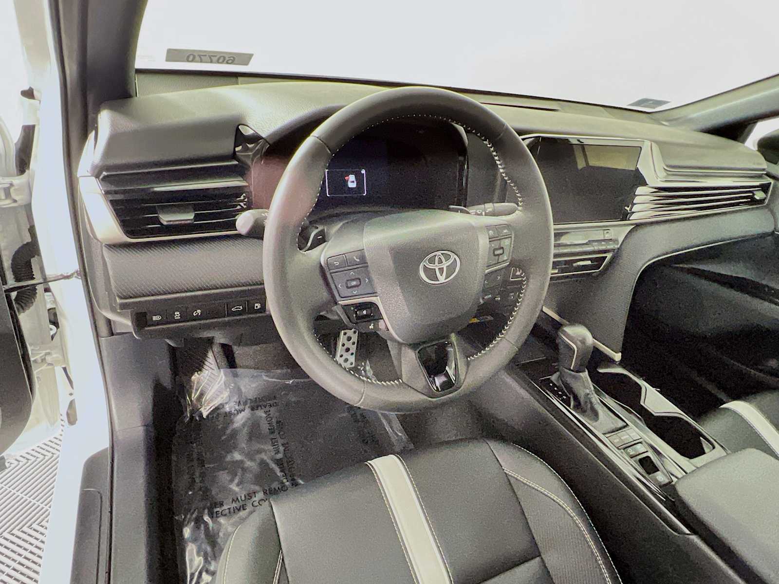 2025 Toyota Camry SE - Photo 11