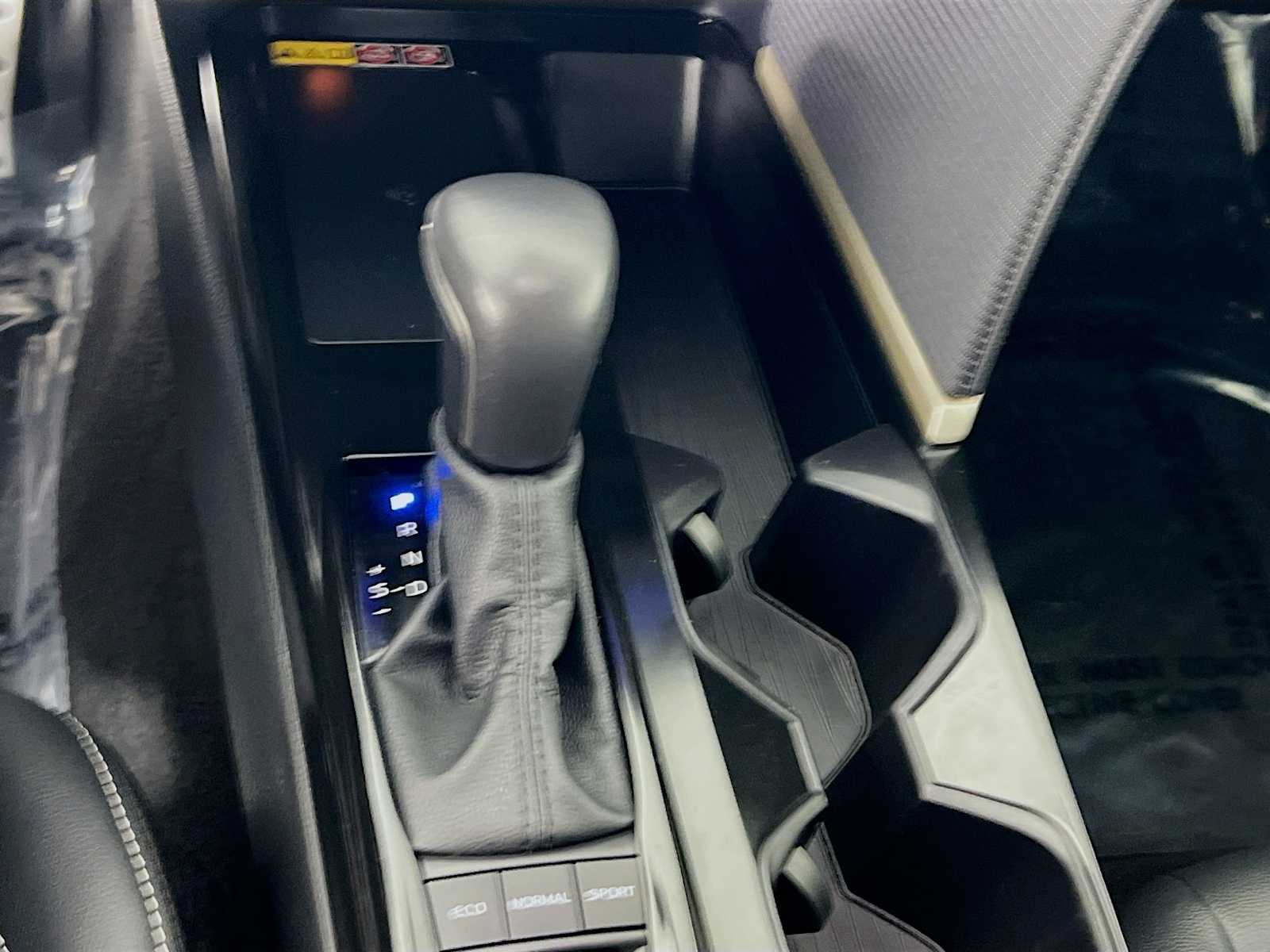 2025 Toyota Camry SE - Photo 17