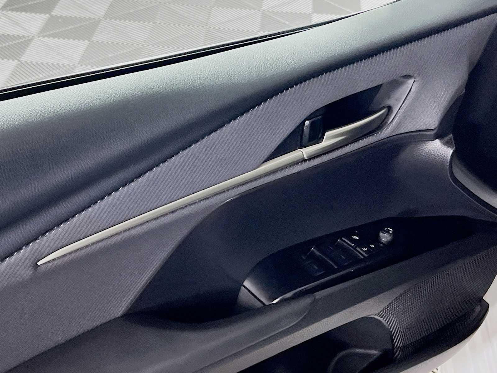 2025 Toyota Camry SE - Photo 18