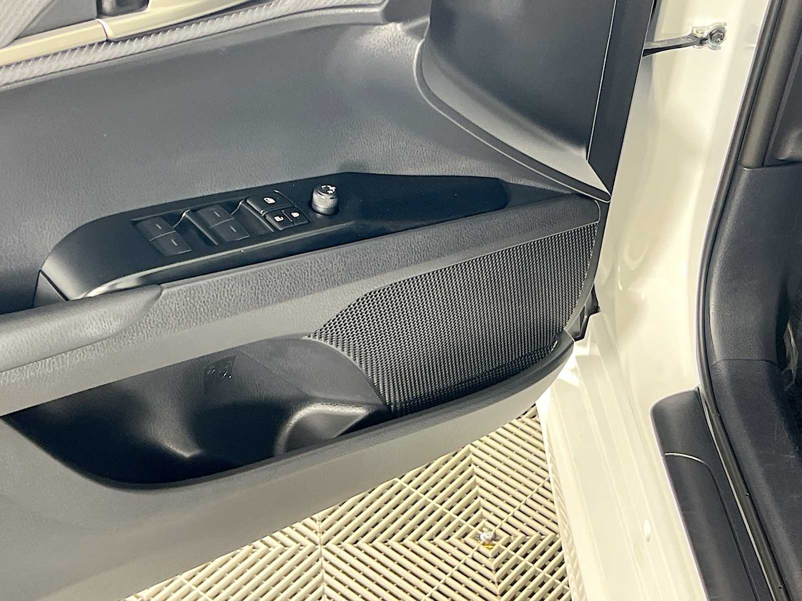 2025 Toyota Camry SE - Photo 19