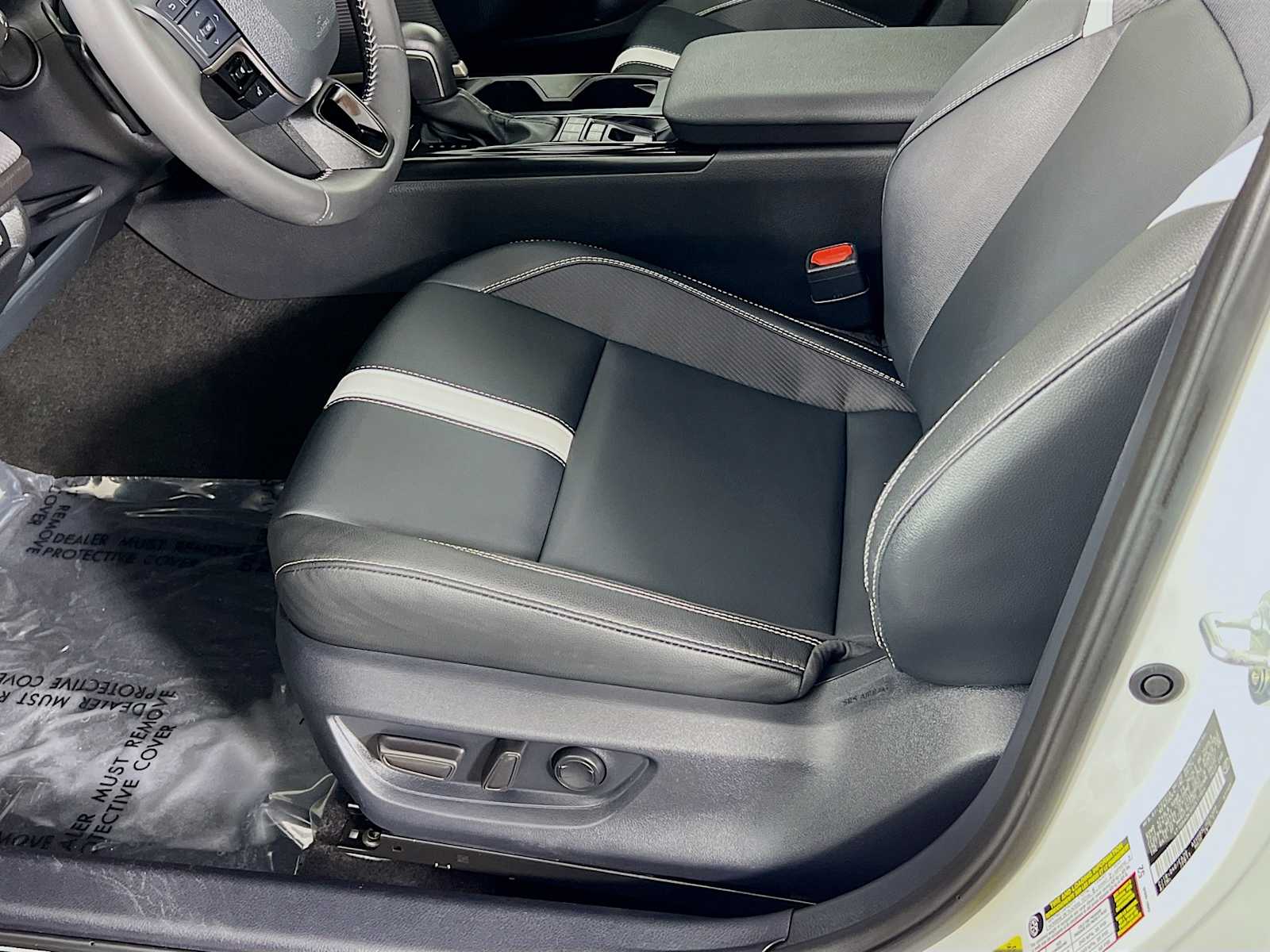 2025 Toyota Camry SE - Photo 20