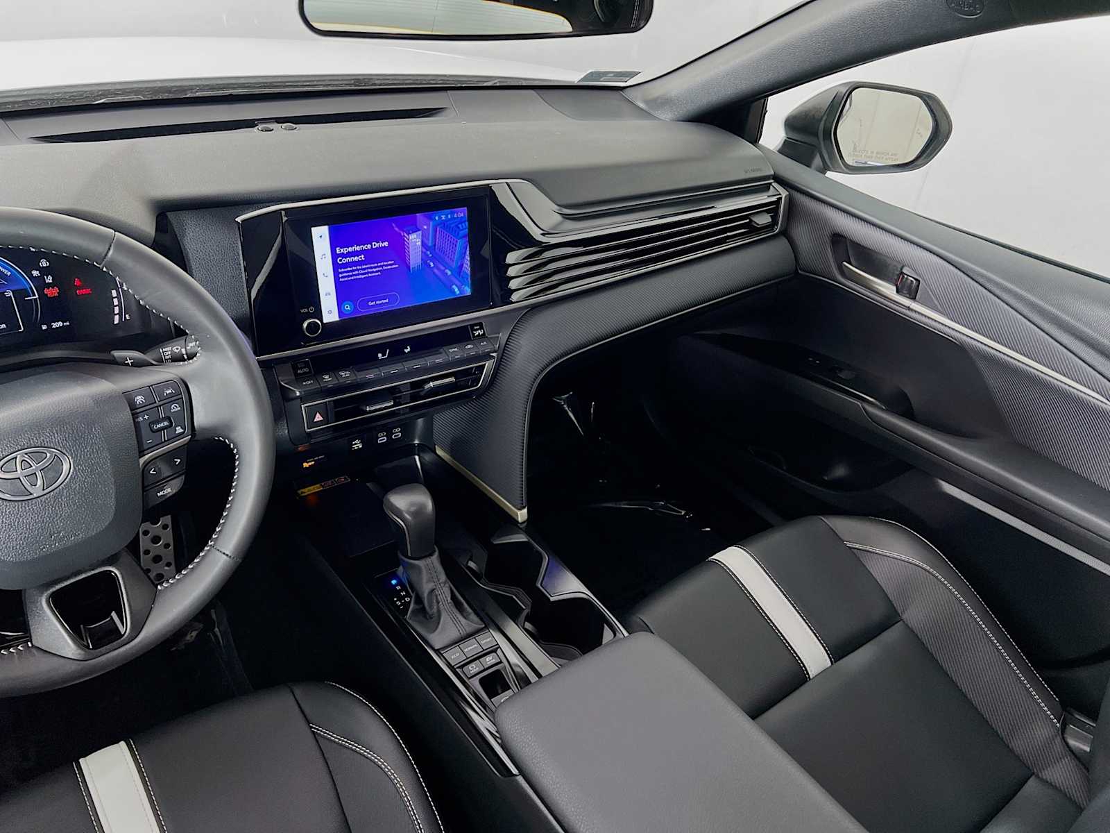 2025 Toyota Camry SE - Photo 23