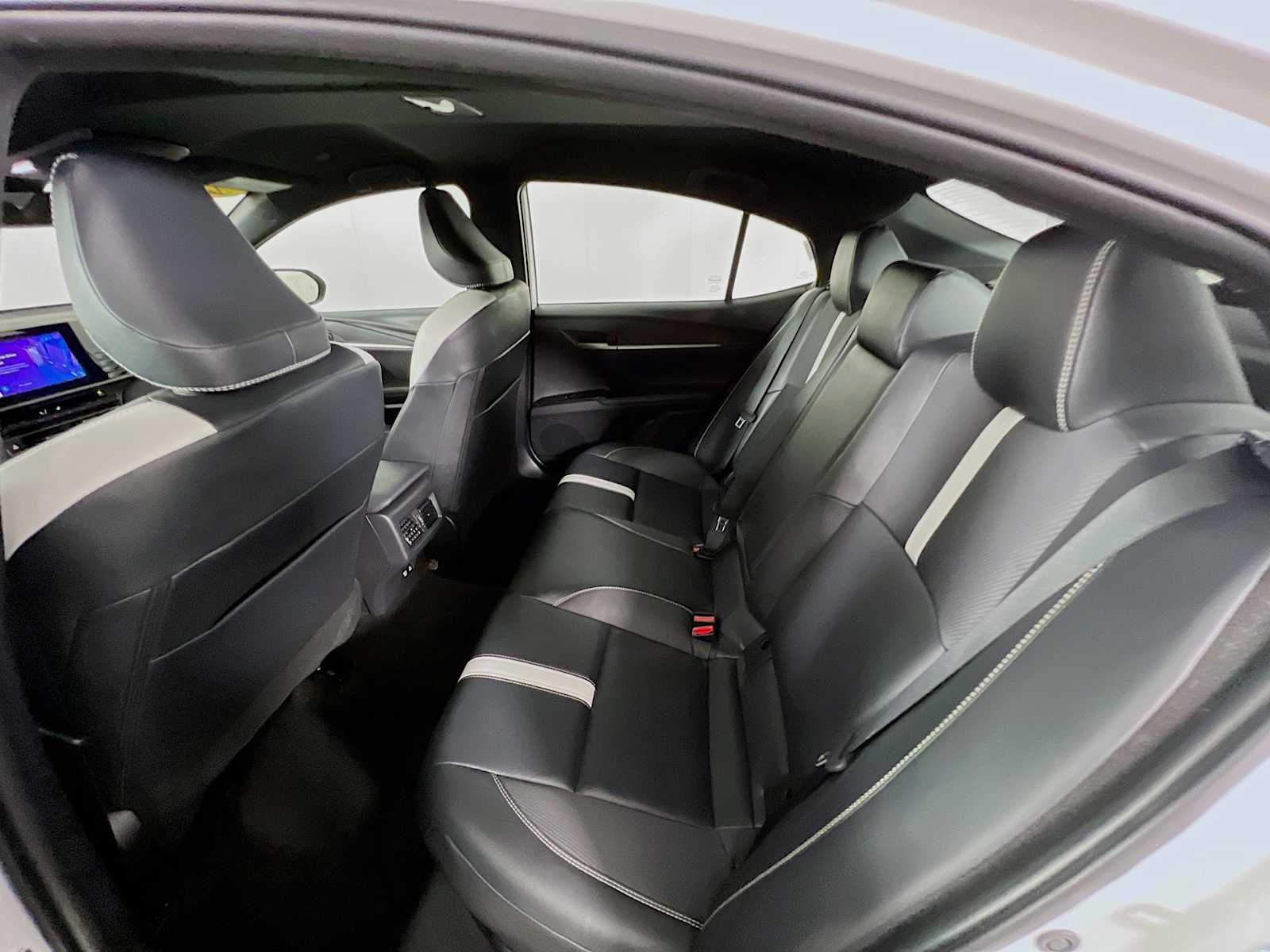 2025 Toyota Camry SE - Photo 24