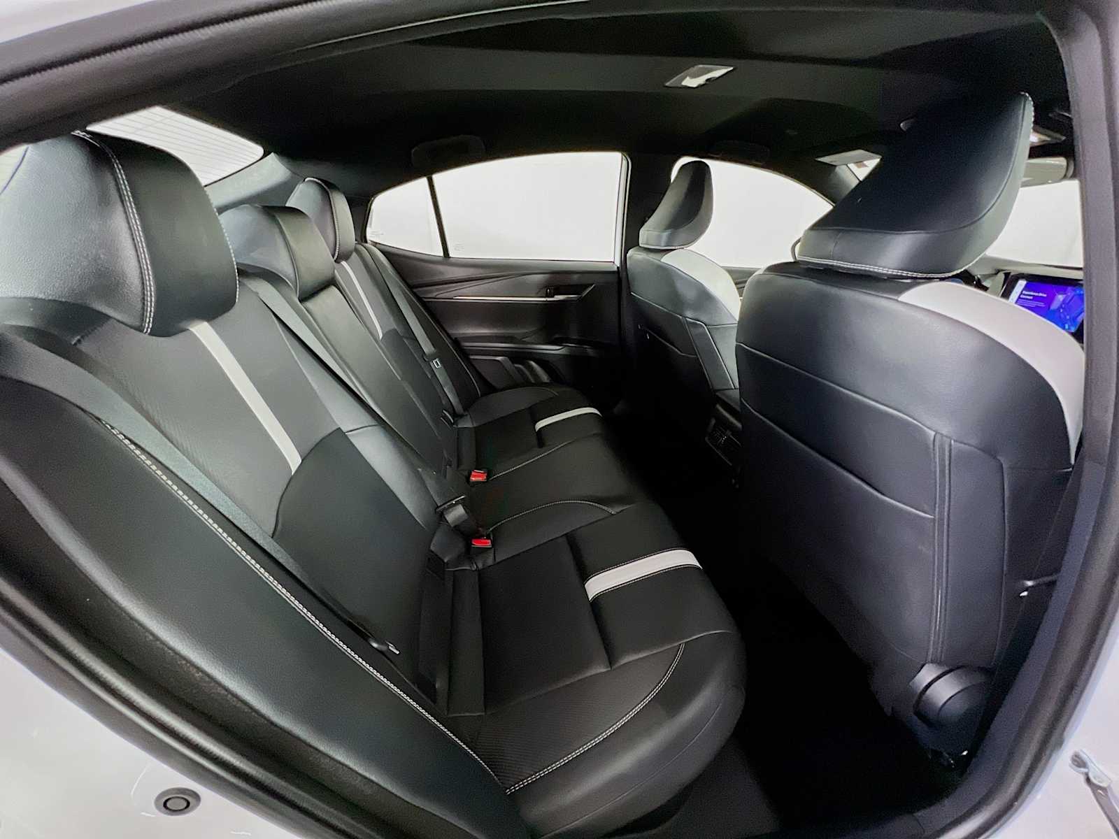 2025 Toyota Camry SE - Photo 26