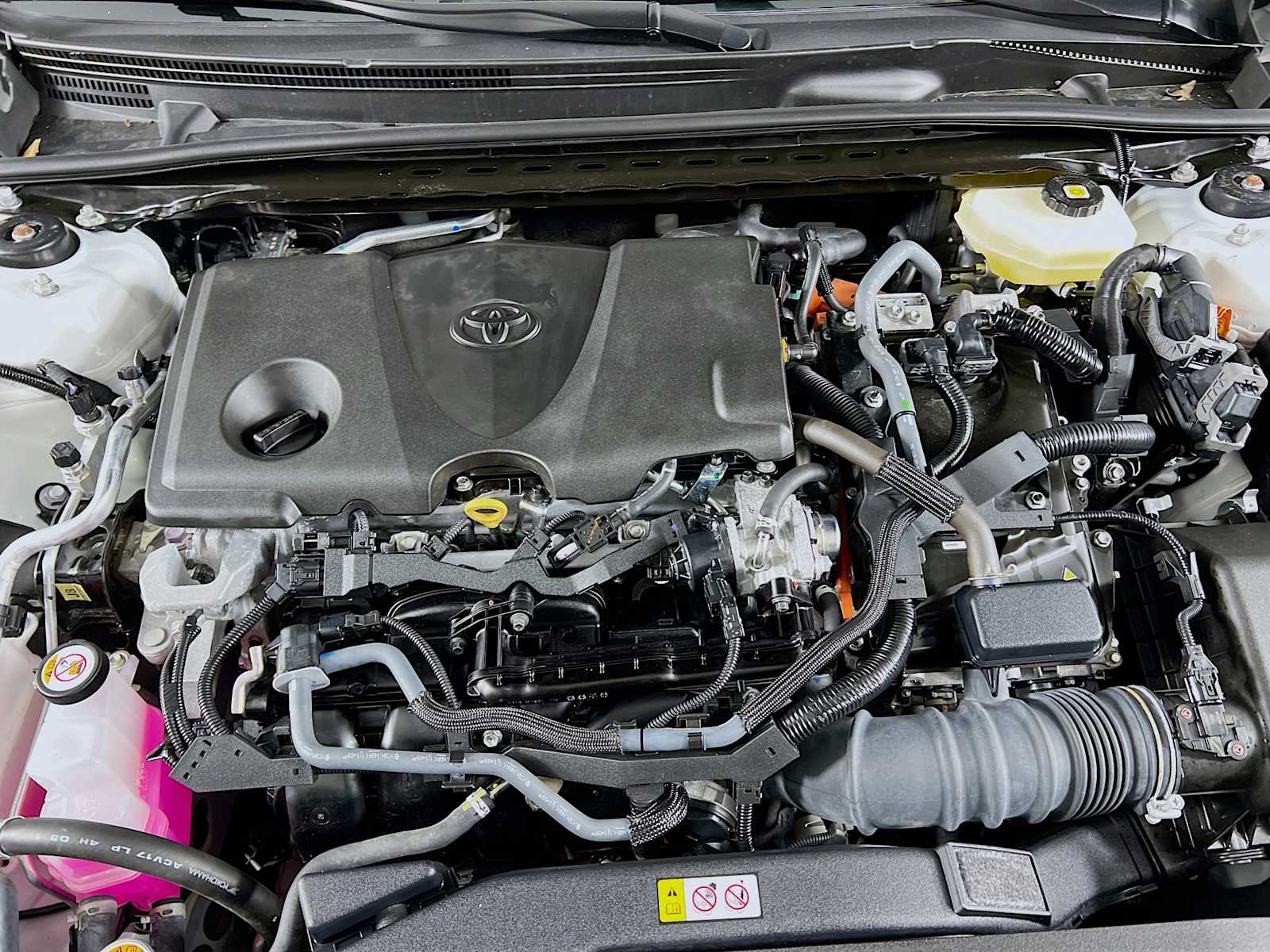 2025 Toyota Camry SE - Photo 29