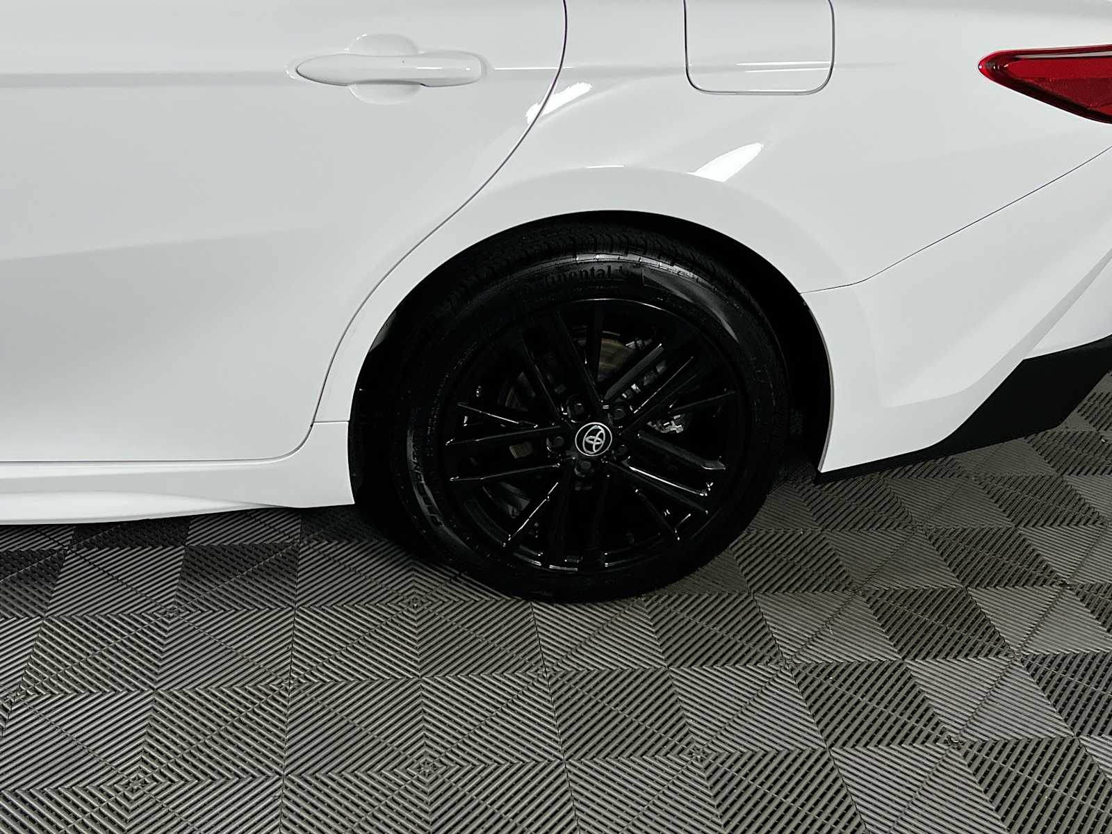 2025 Toyota Camry SE - Photo 30