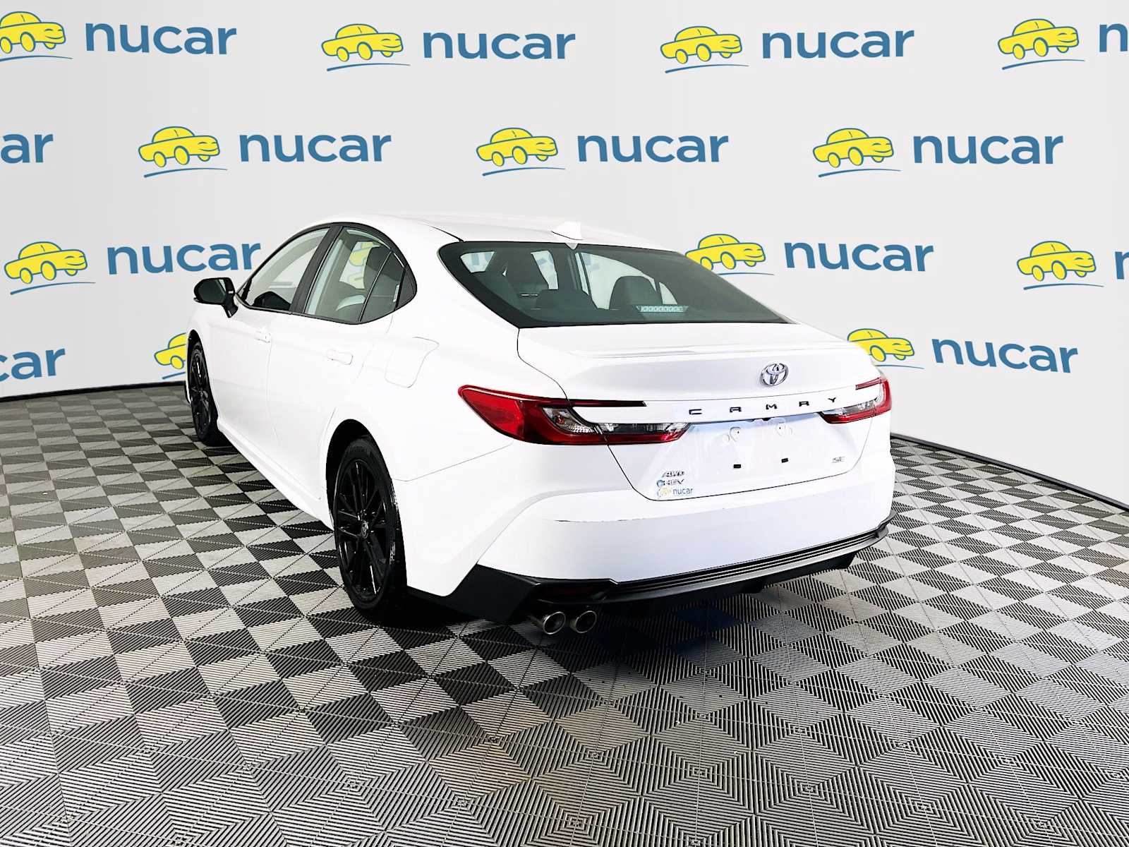 2025 Toyota Camry SE - Photo 5