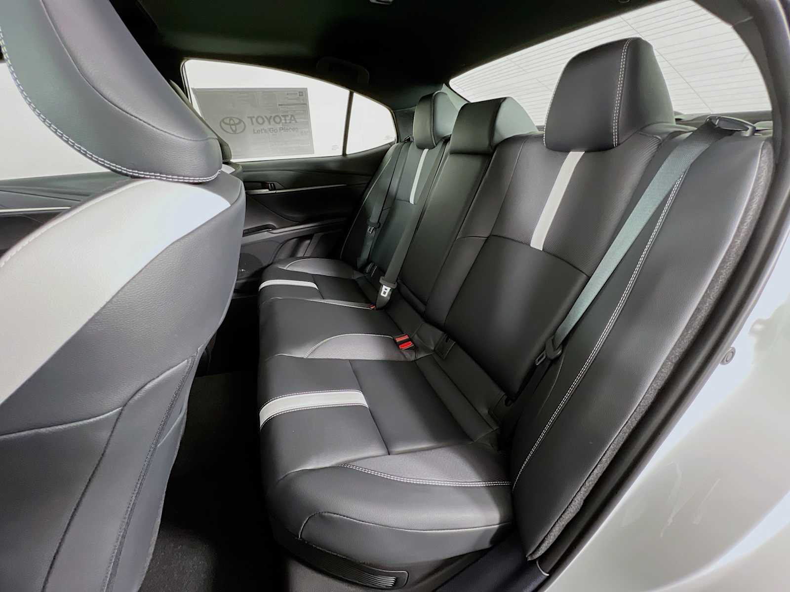 2025 Toyota Camry SE - Photo 13