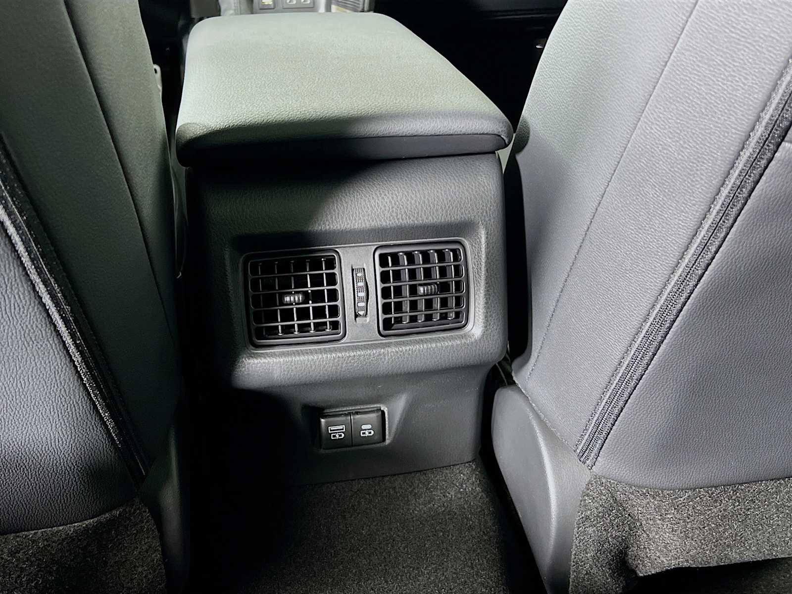 2025 Toyota Camry SE - Photo 14