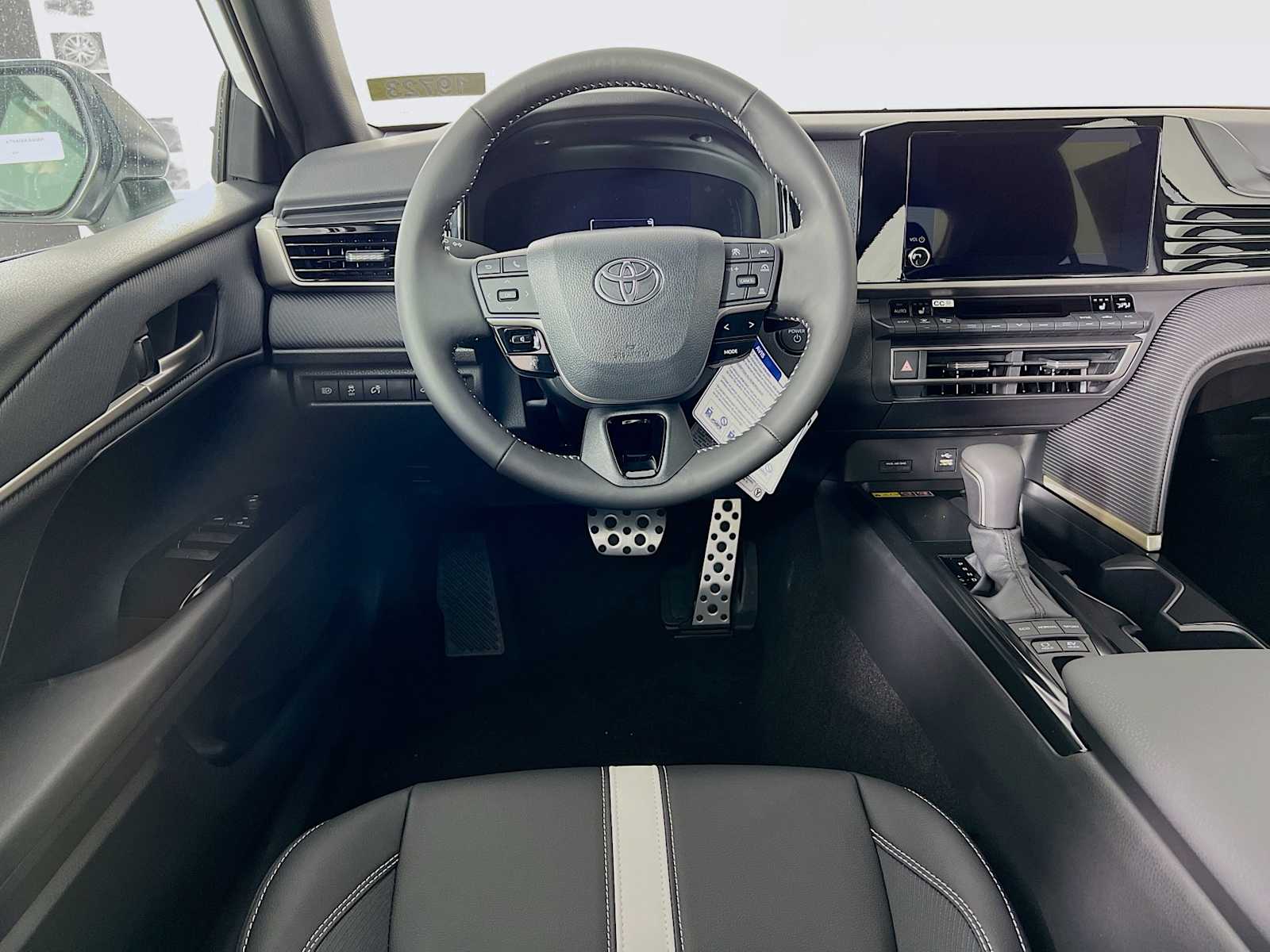 2025 Toyota Camry SE - Photo 15