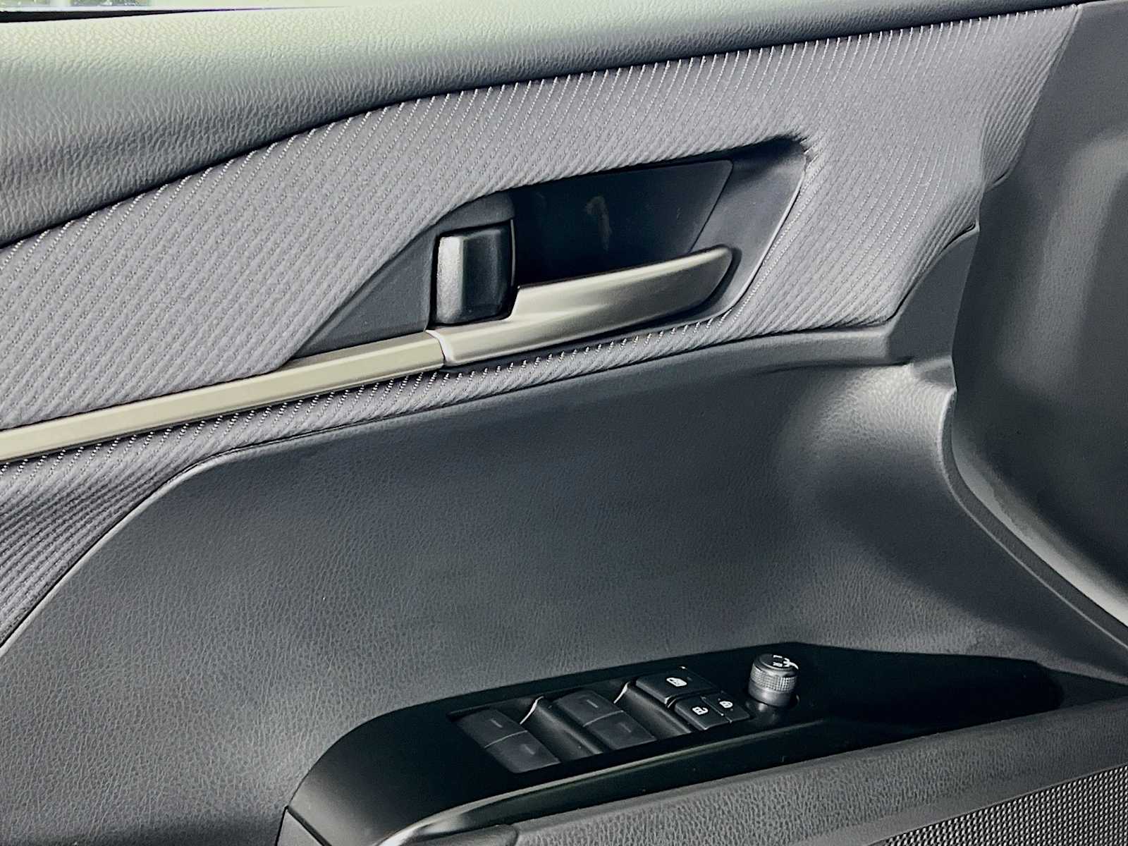 2025 Toyota Camry SE - Photo 16