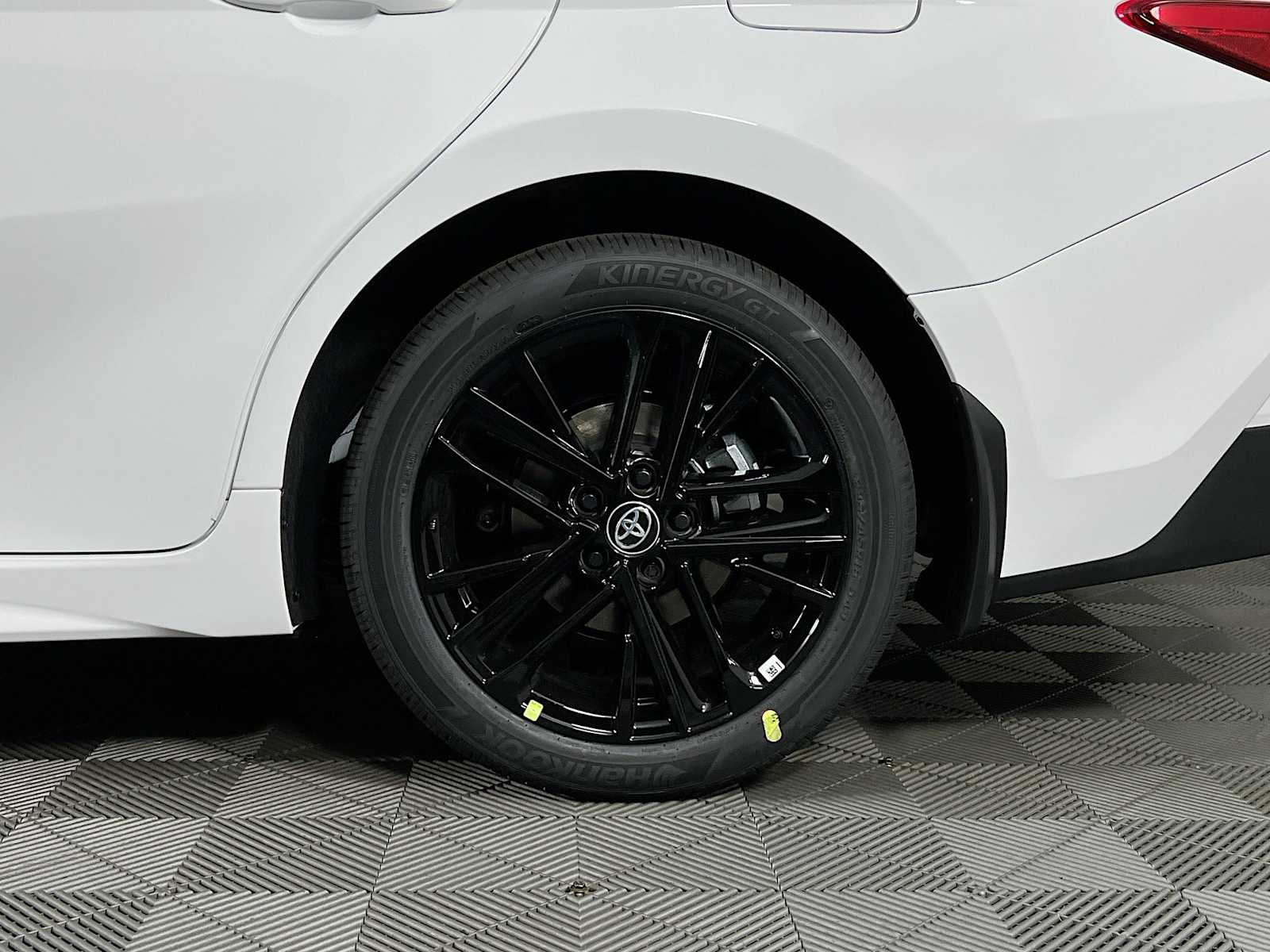 2025 Toyota Camry SE - Photo 19
