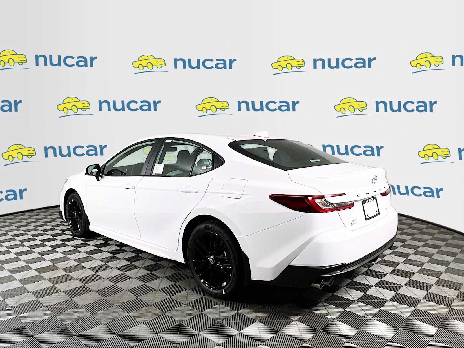 2025 Toyota Camry SE - Photo 4