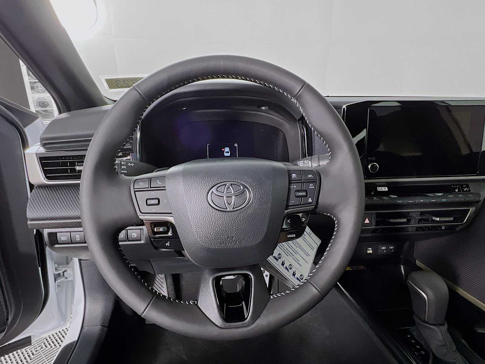 2025 Toyota Camry SE - Photo 7