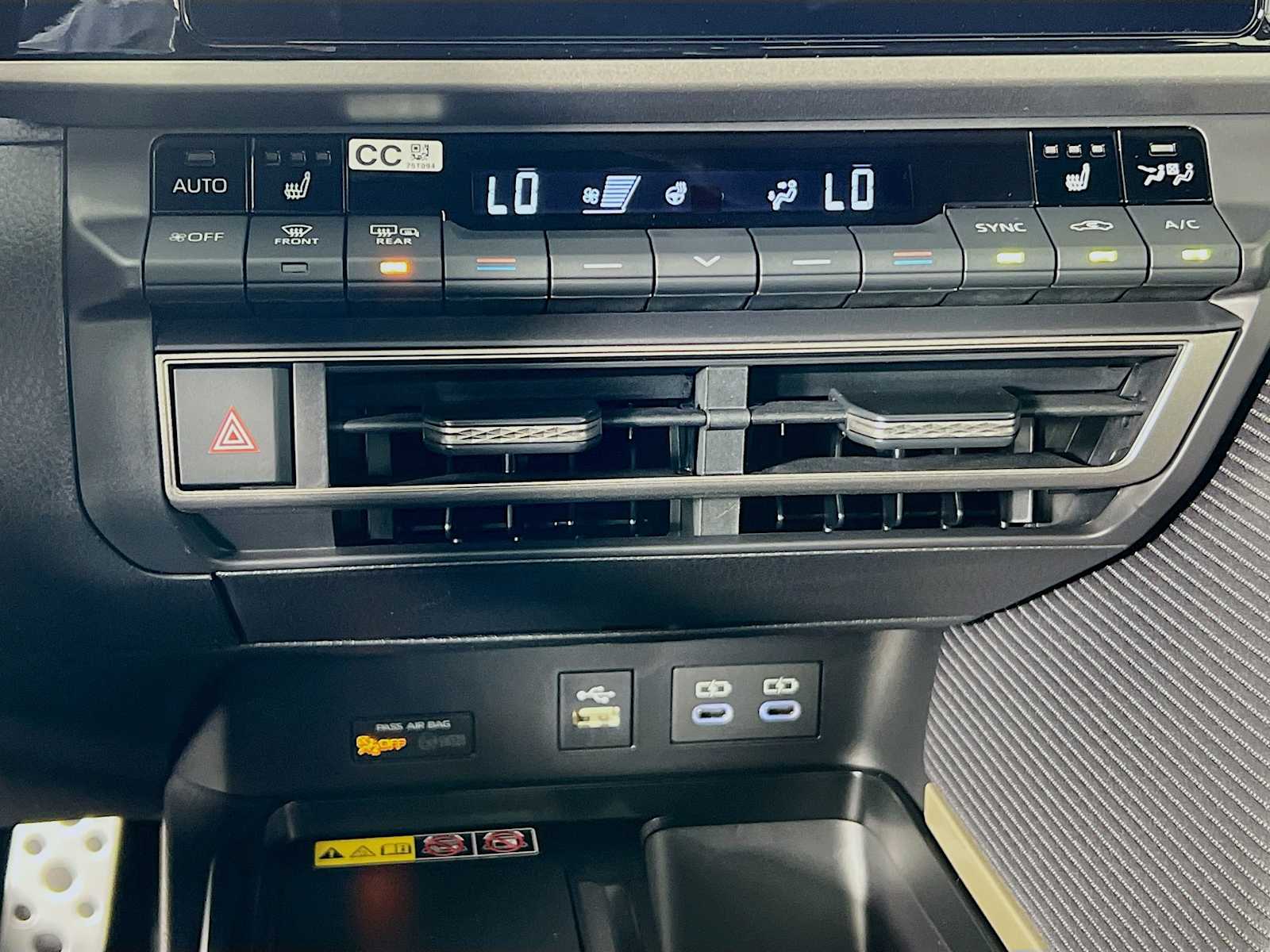 2025 Toyota Camry SE - Photo 10