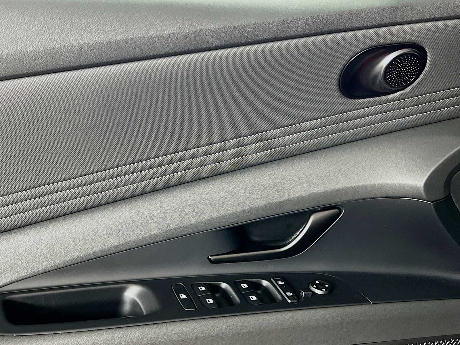 2025 Hyundai Elantra SEL Sport - Photo 15