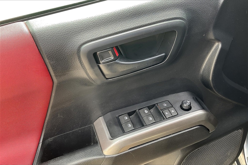 2021 Toyota Tacoma SR5 - Photo 36