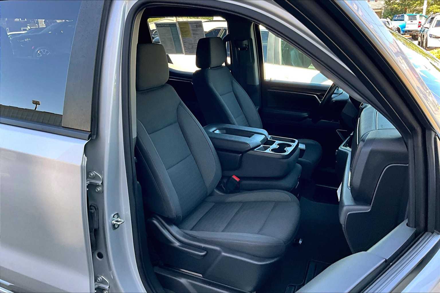 2022 Chevrolet Silverado 1500 LT - Photo 11
