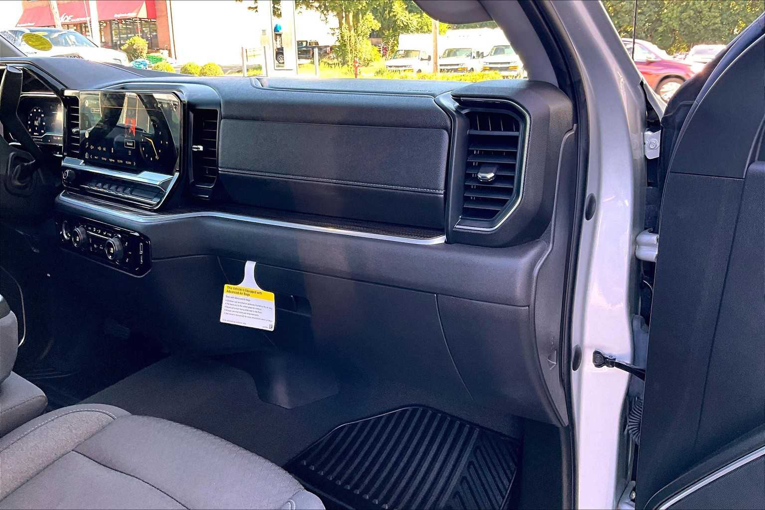 2022 Chevrolet Silverado 1500 LT - Photo 13