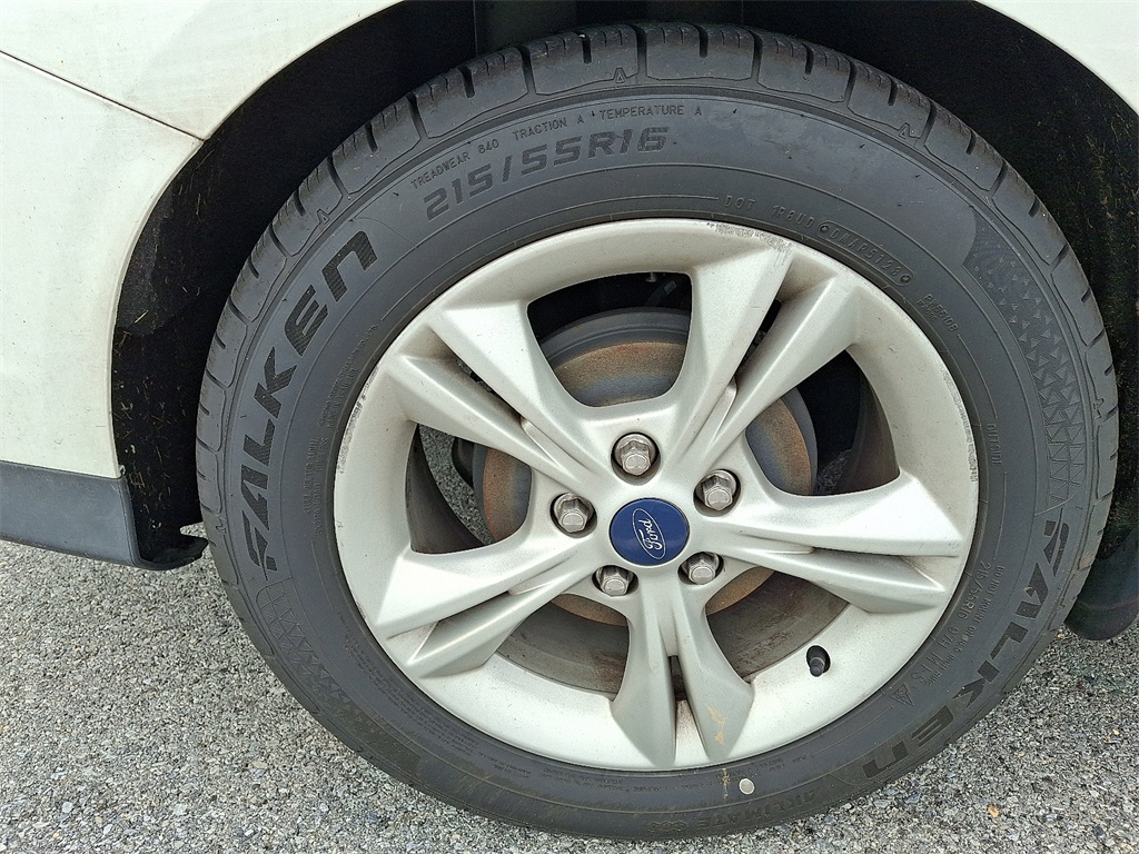 2014 Ford Focus SE - Photo 9
