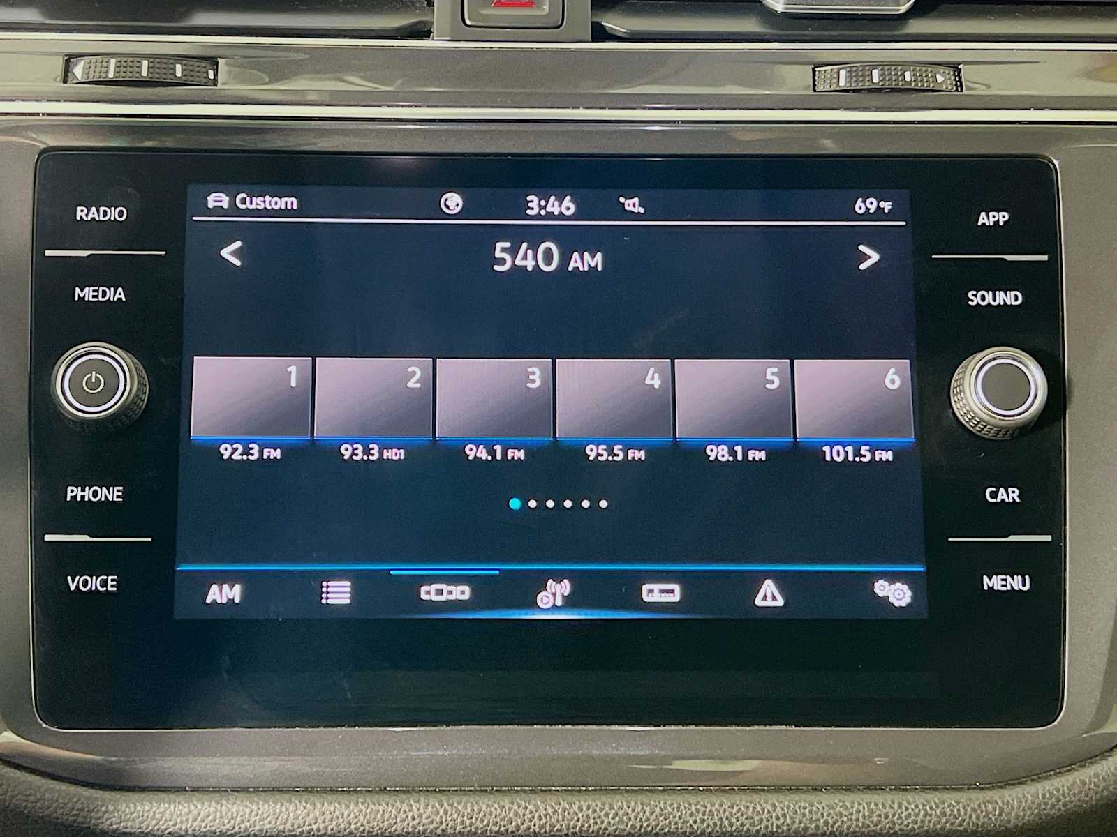 2022 Volkswagen Tiguan SE - Photo 14