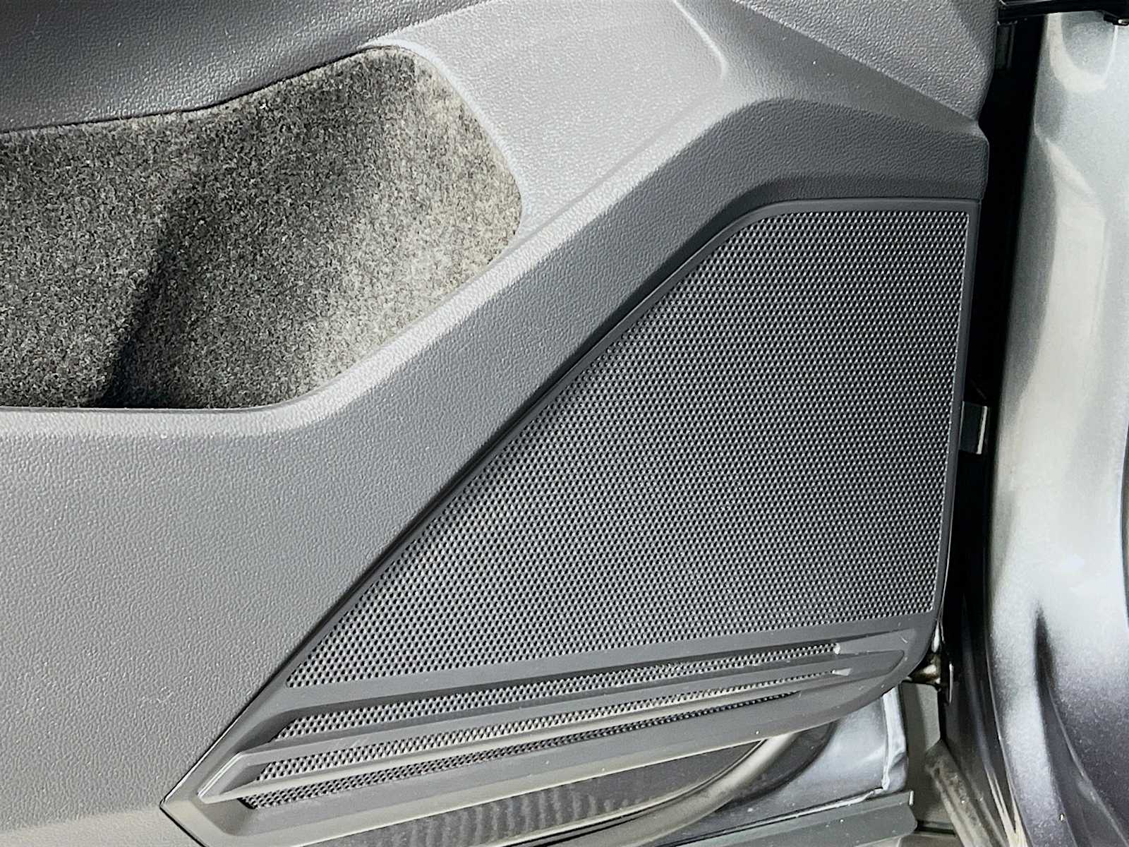 2022 Volkswagen Tiguan SE - Photo 18
