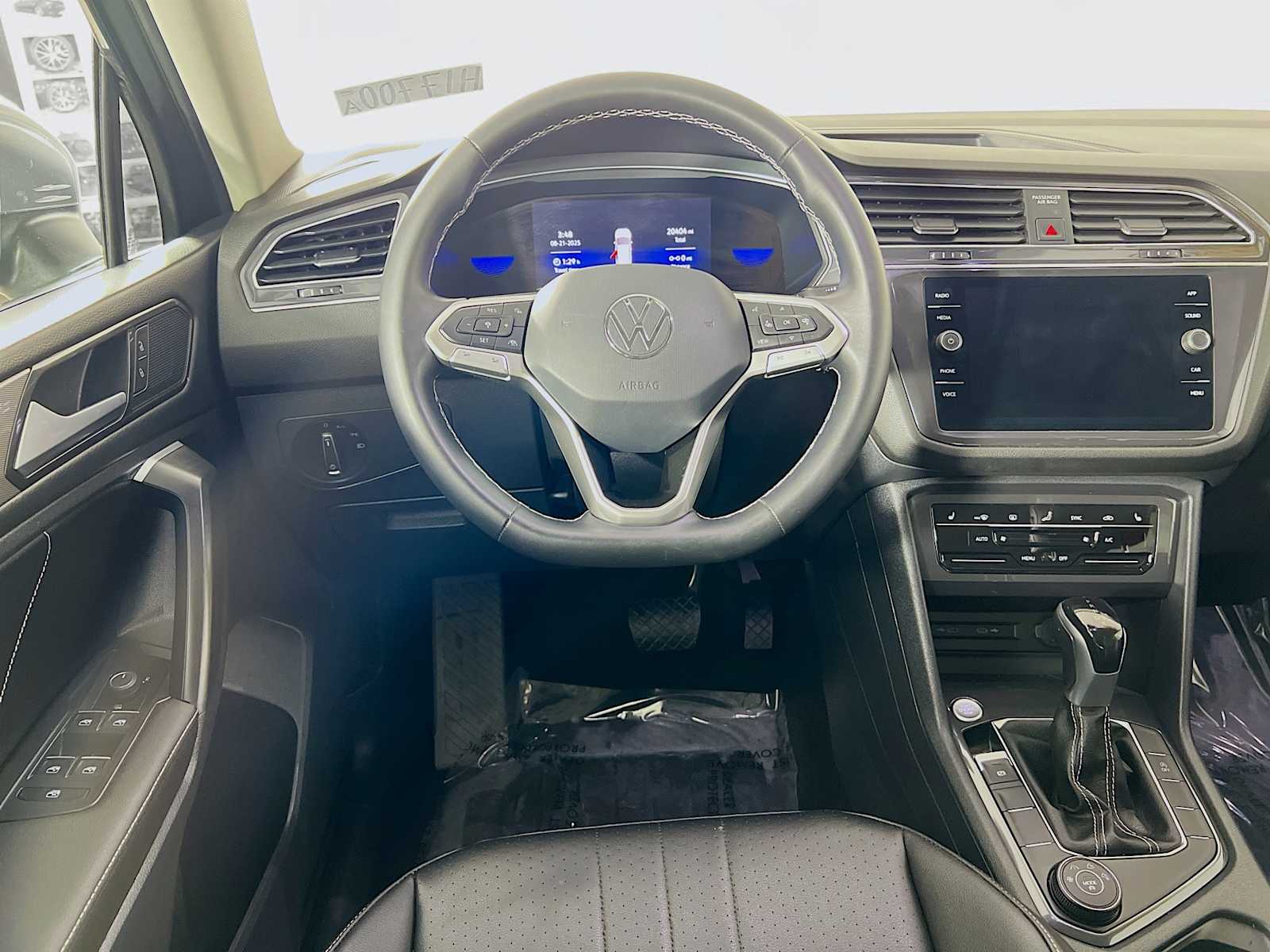 2022 Volkswagen Tiguan SE - Photo 23