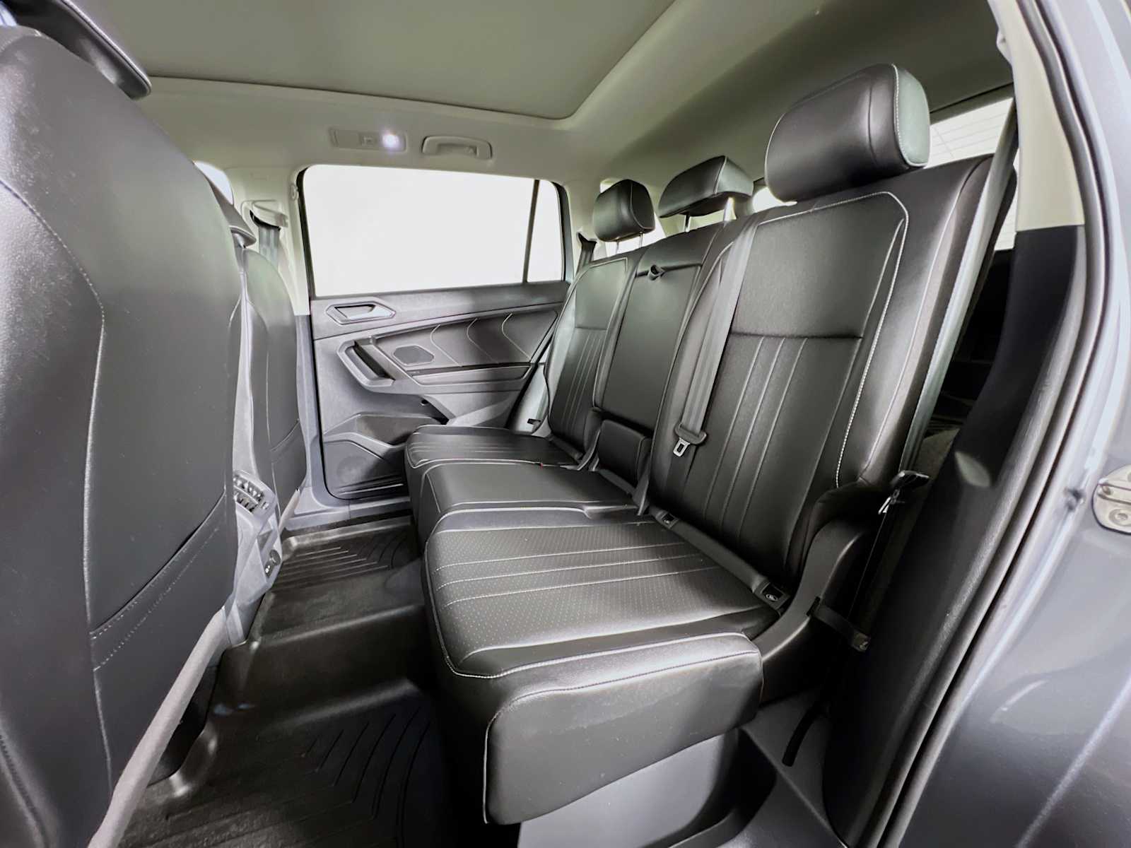 2022 Volkswagen Tiguan SE - Photo 25