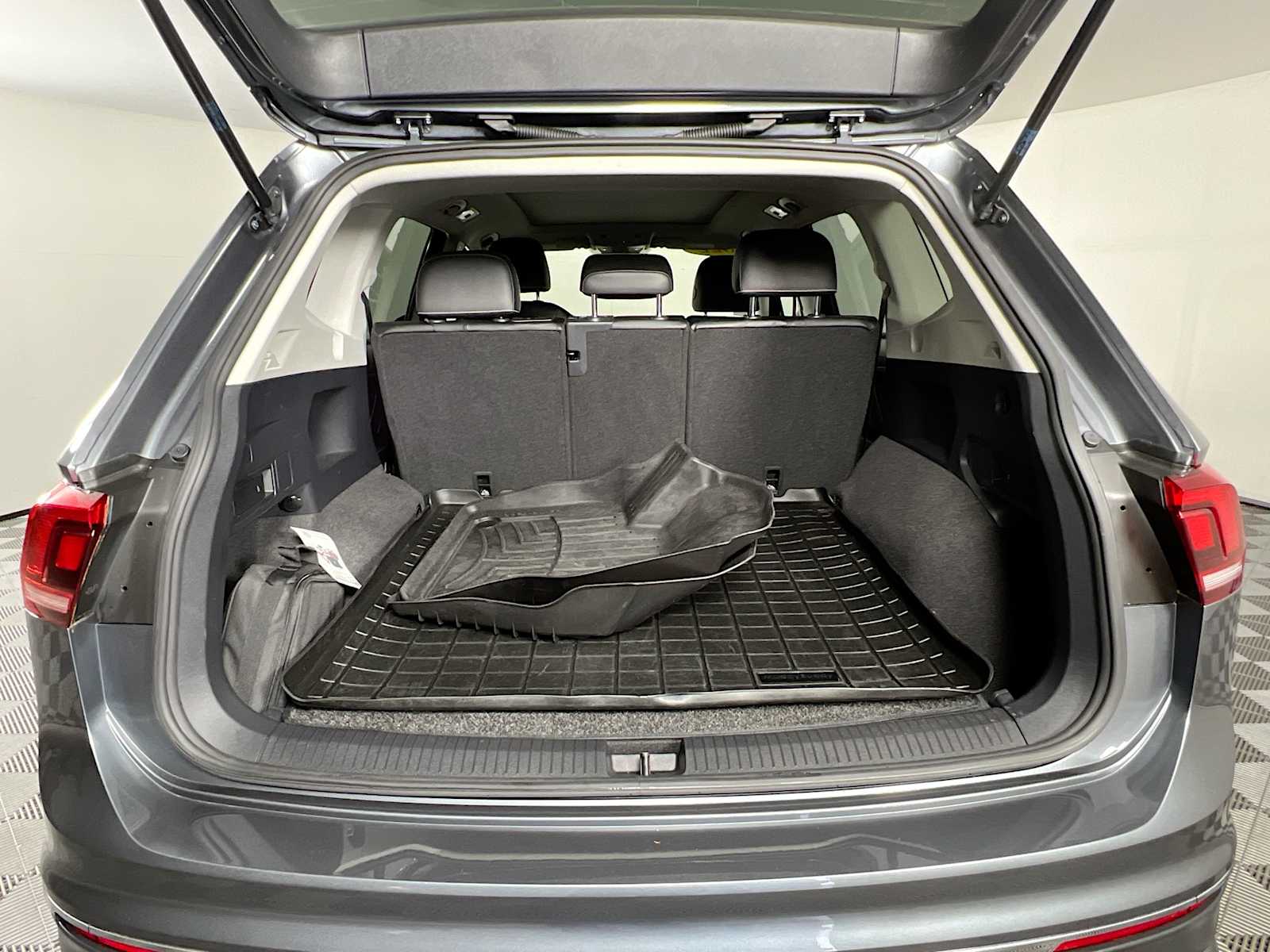 2022 Volkswagen Tiguan SE - Photo 27