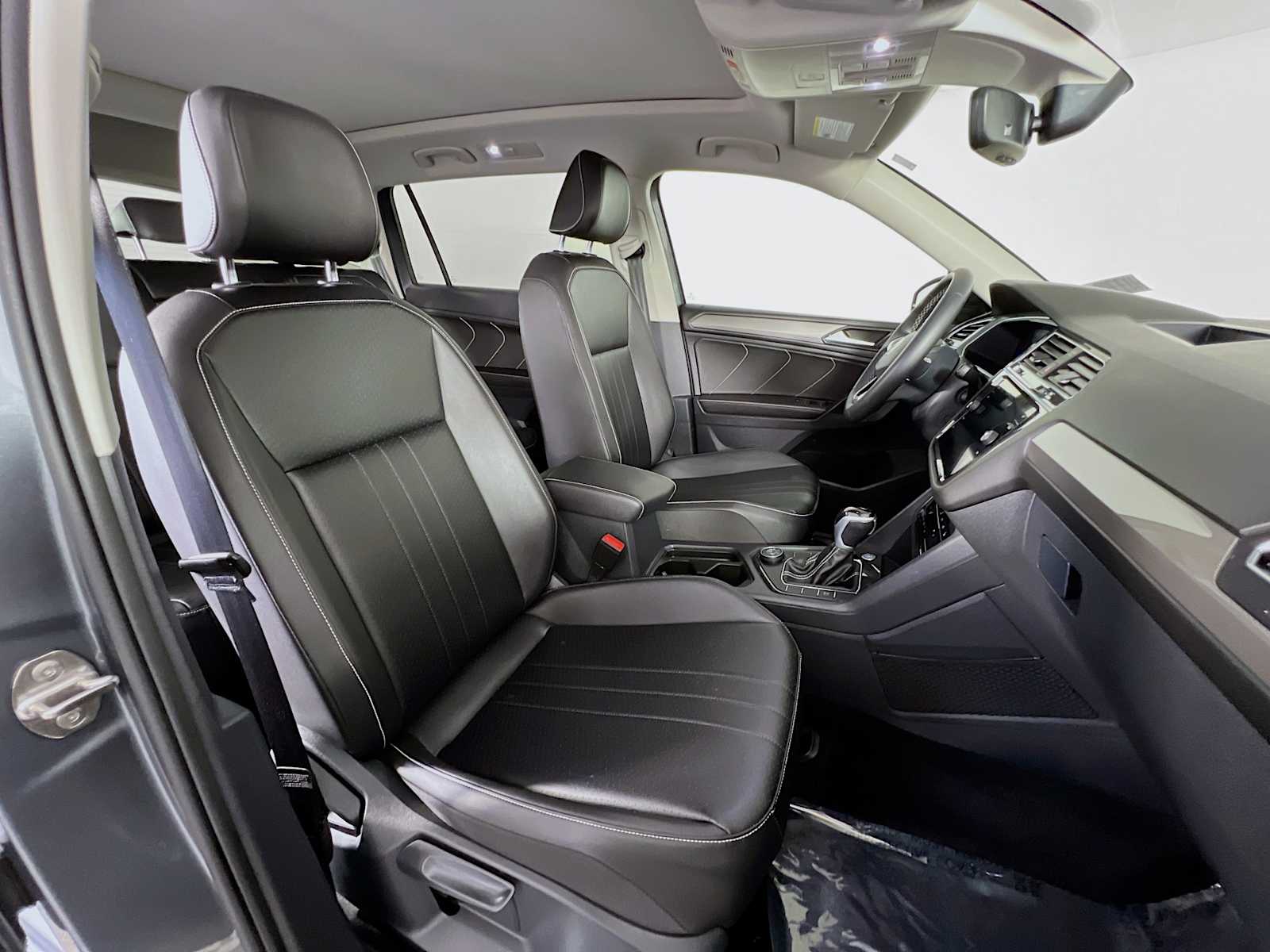 2022 Volkswagen Tiguan SE - Photo 29