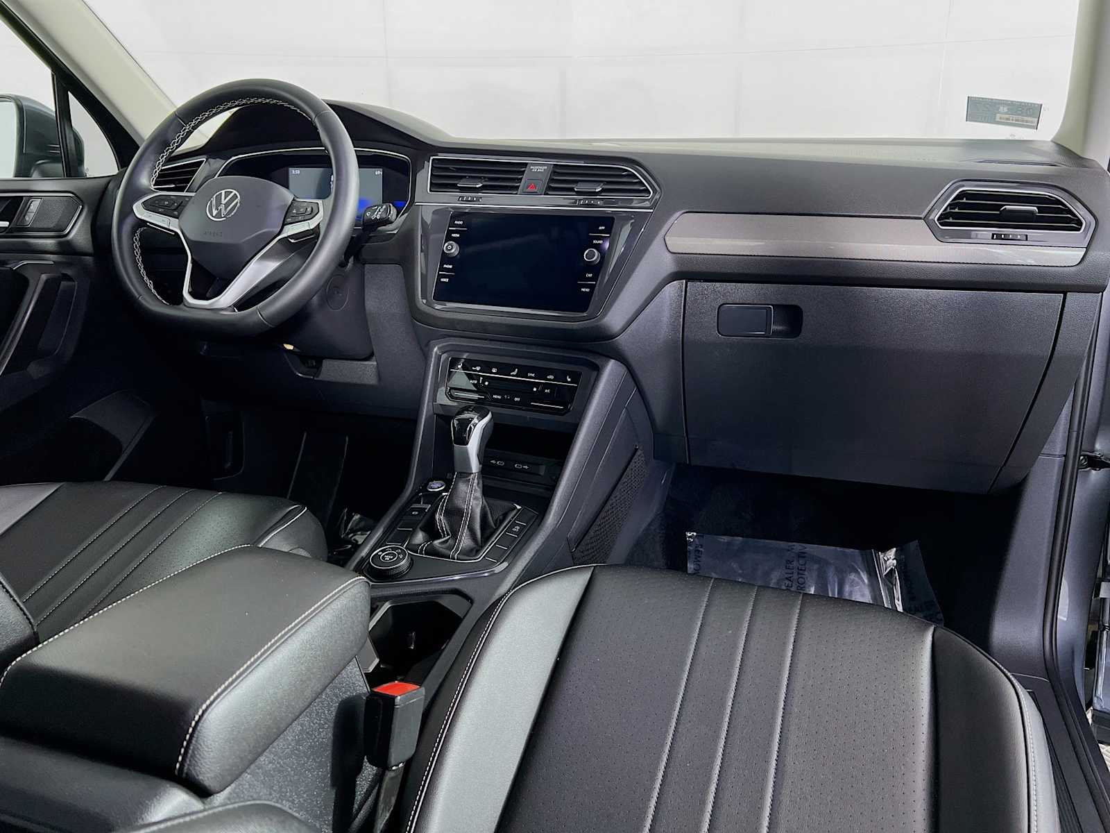 2022 Volkswagen Tiguan SE - Photo 30
