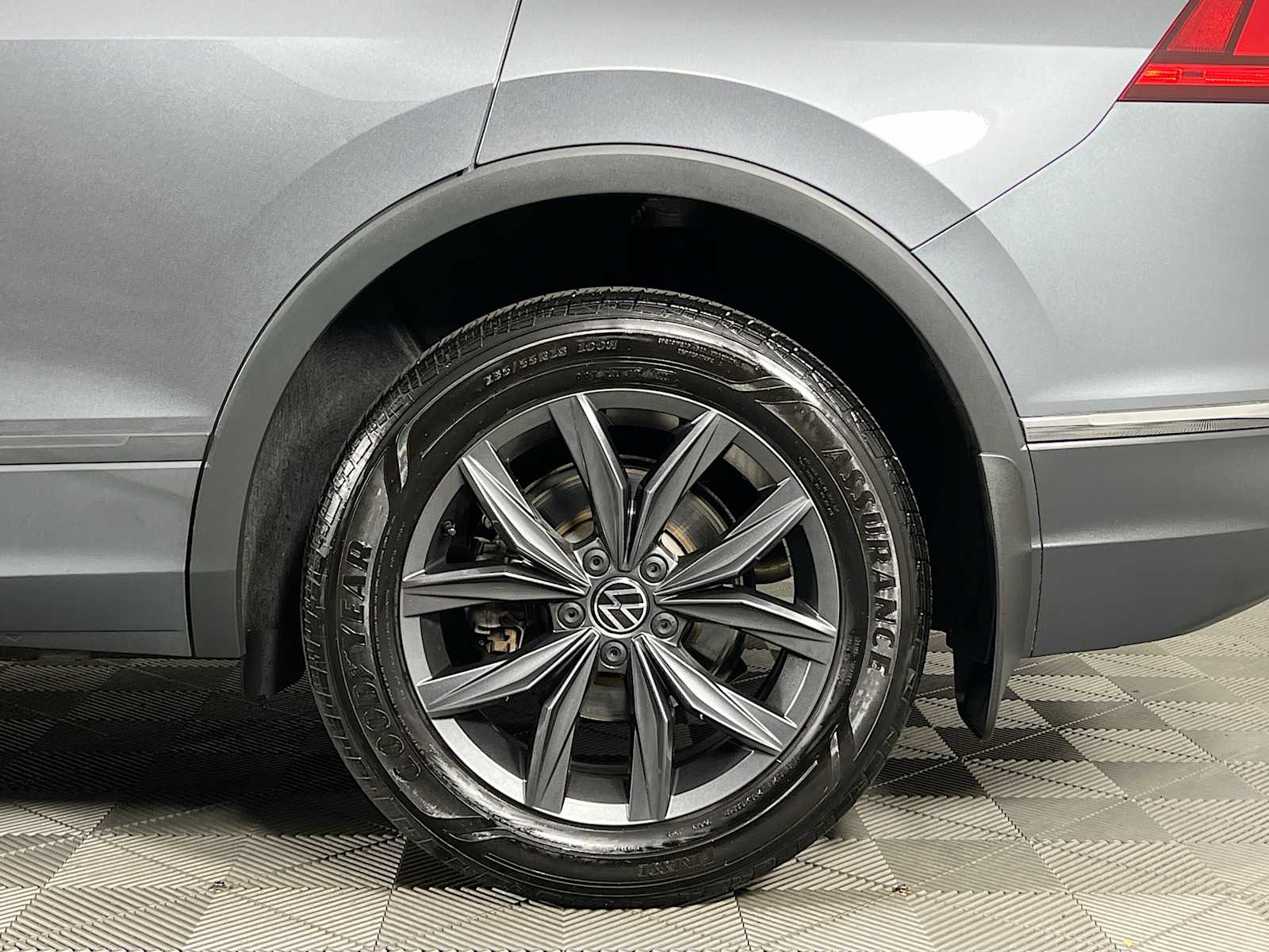 2022 Volkswagen Tiguan SE - Photo 32