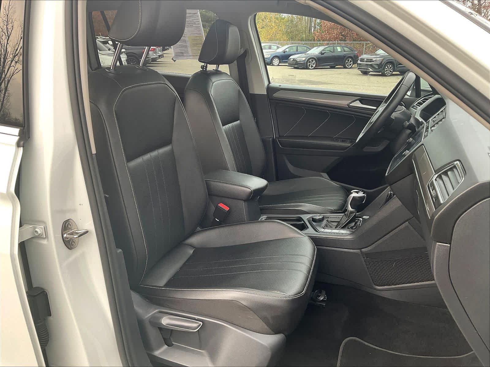 2022 Volkswagen Tiguan SE - Photo 11