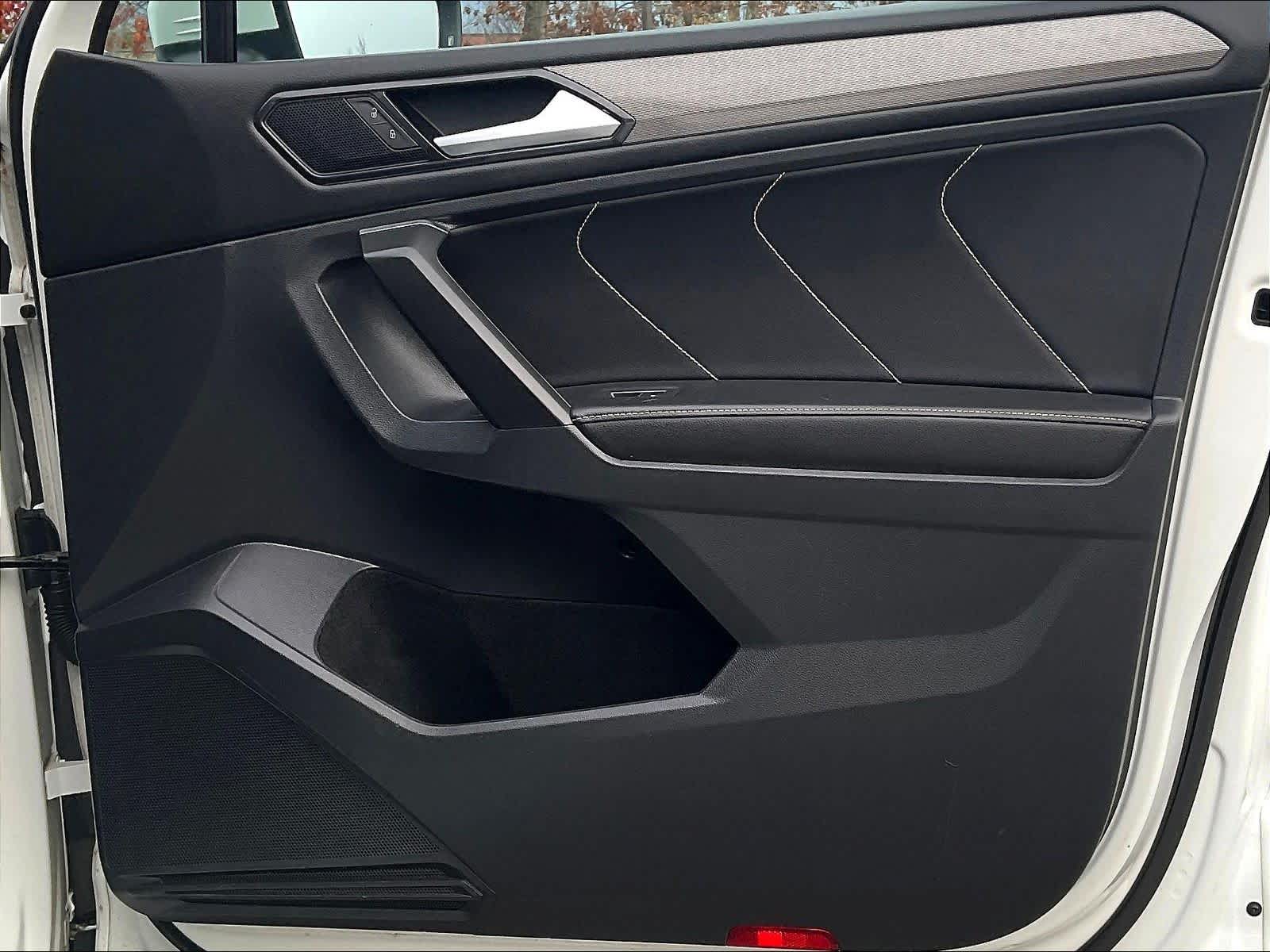 2022 Volkswagen Tiguan SE - Photo 12