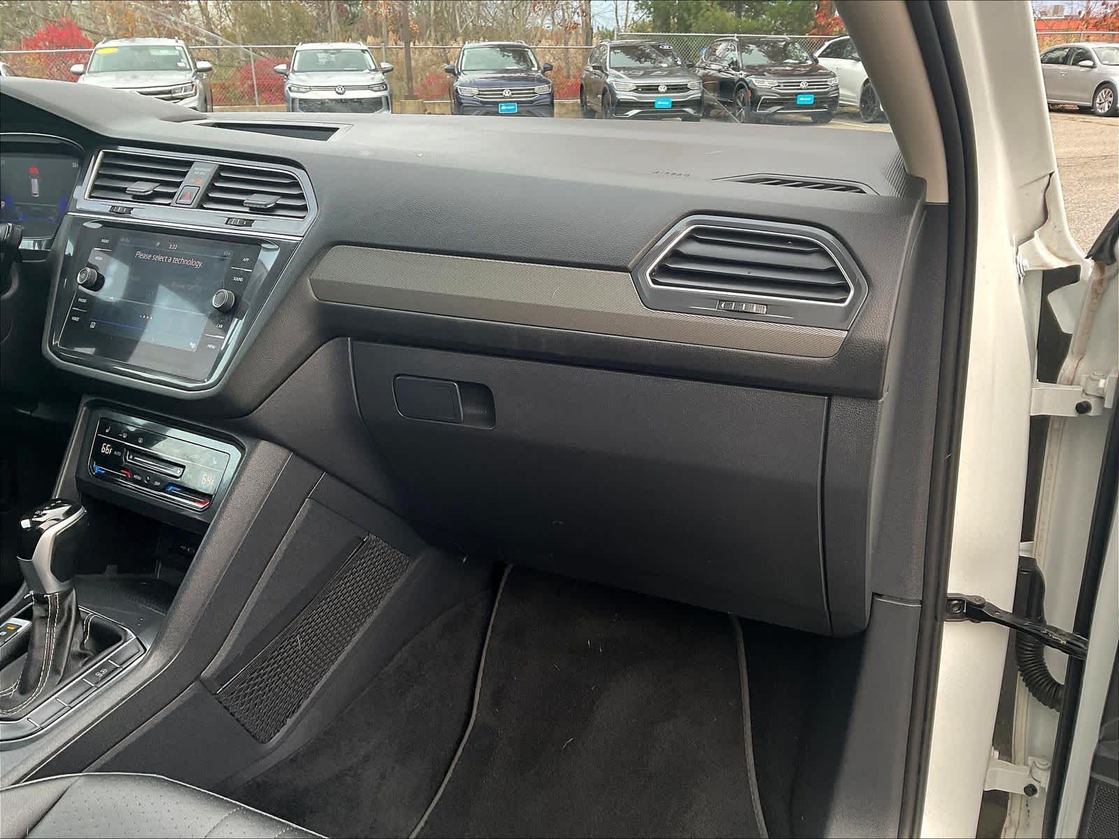 2022 Volkswagen Tiguan SE - Photo 13