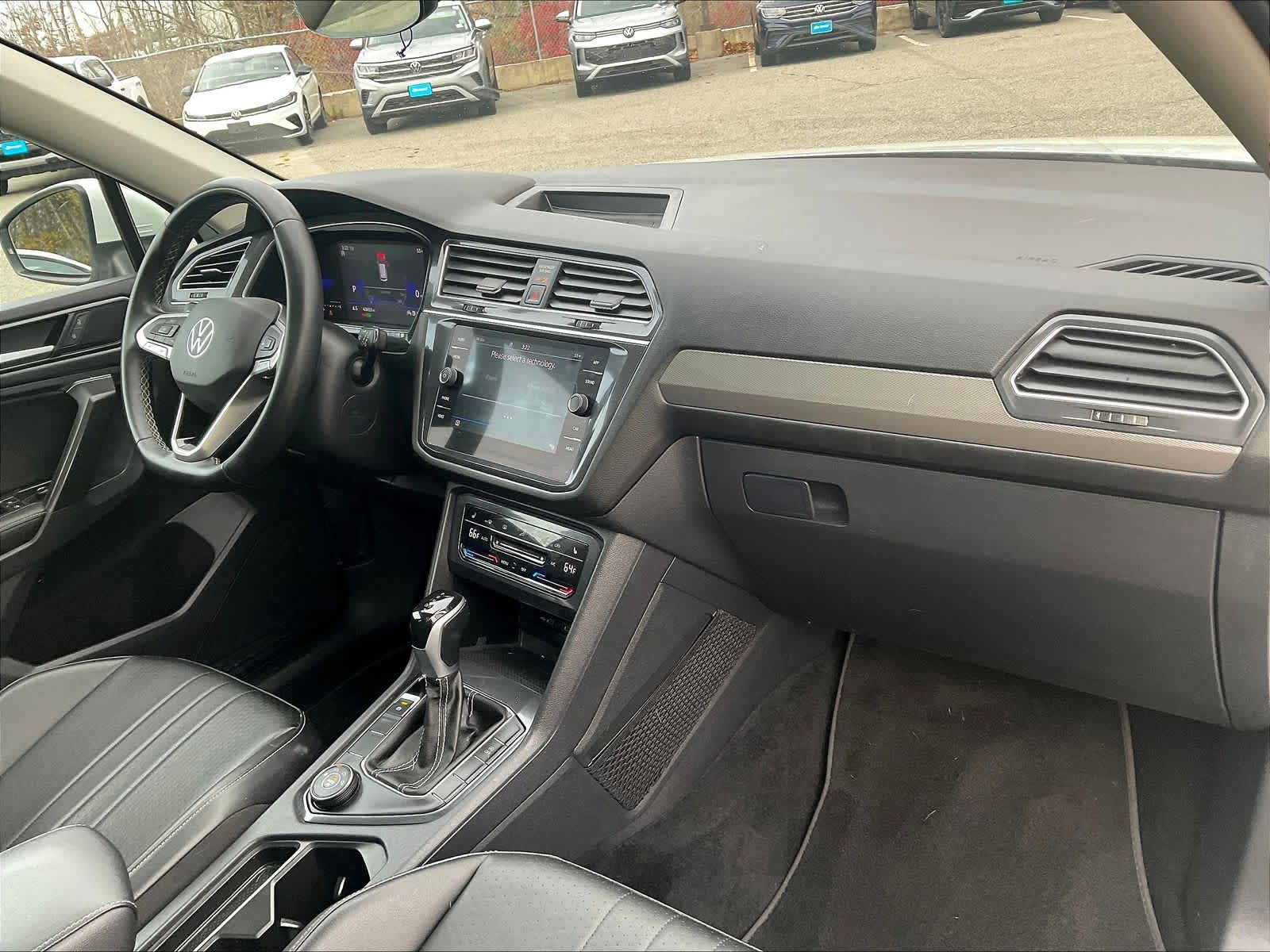 2022 Volkswagen Tiguan SE - Photo 14