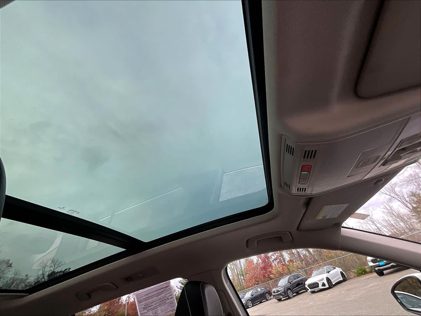 2022 Volkswagen Tiguan SE - Photo 22