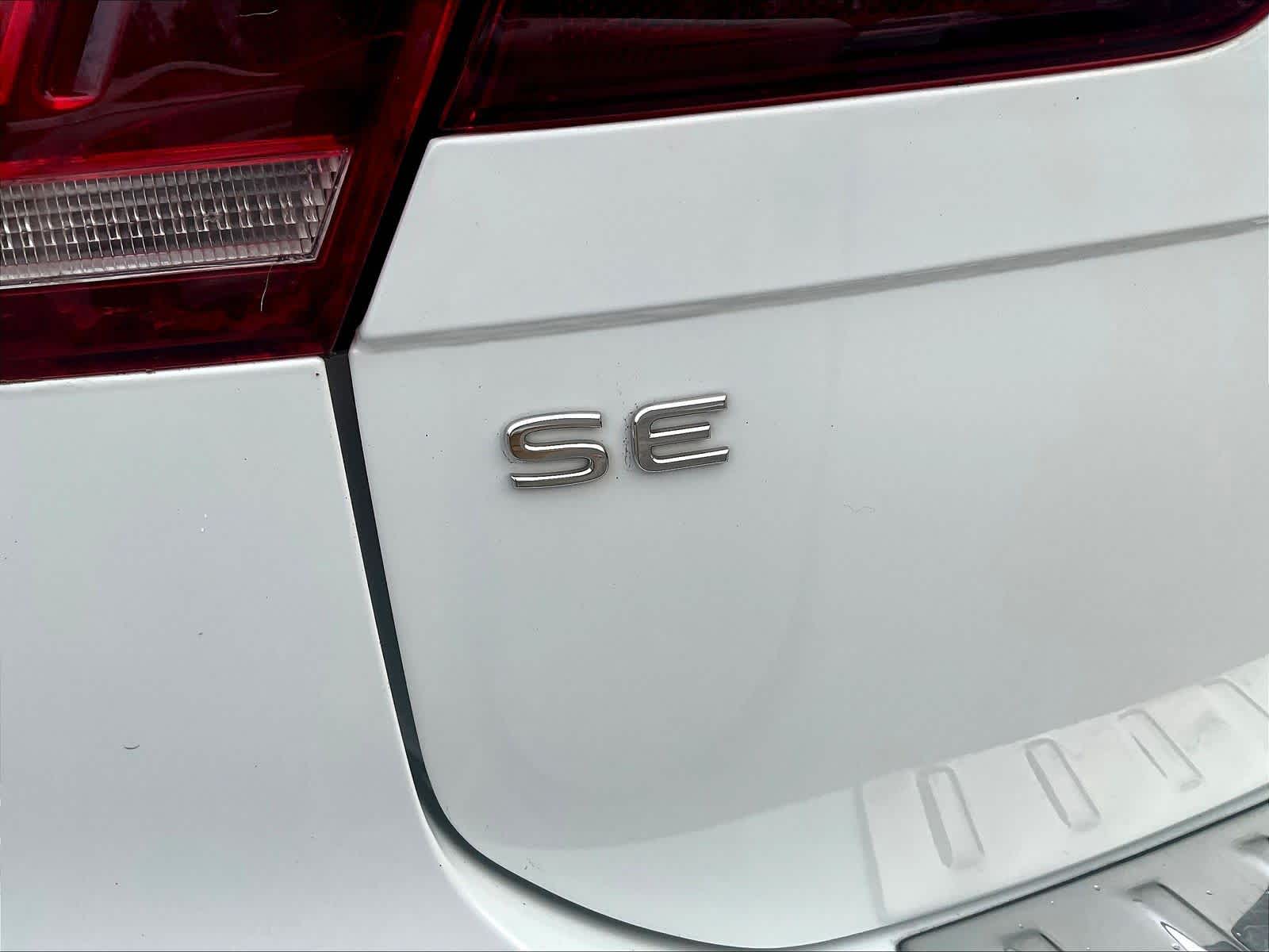 2022 Volkswagen Tiguan SE - Photo 28