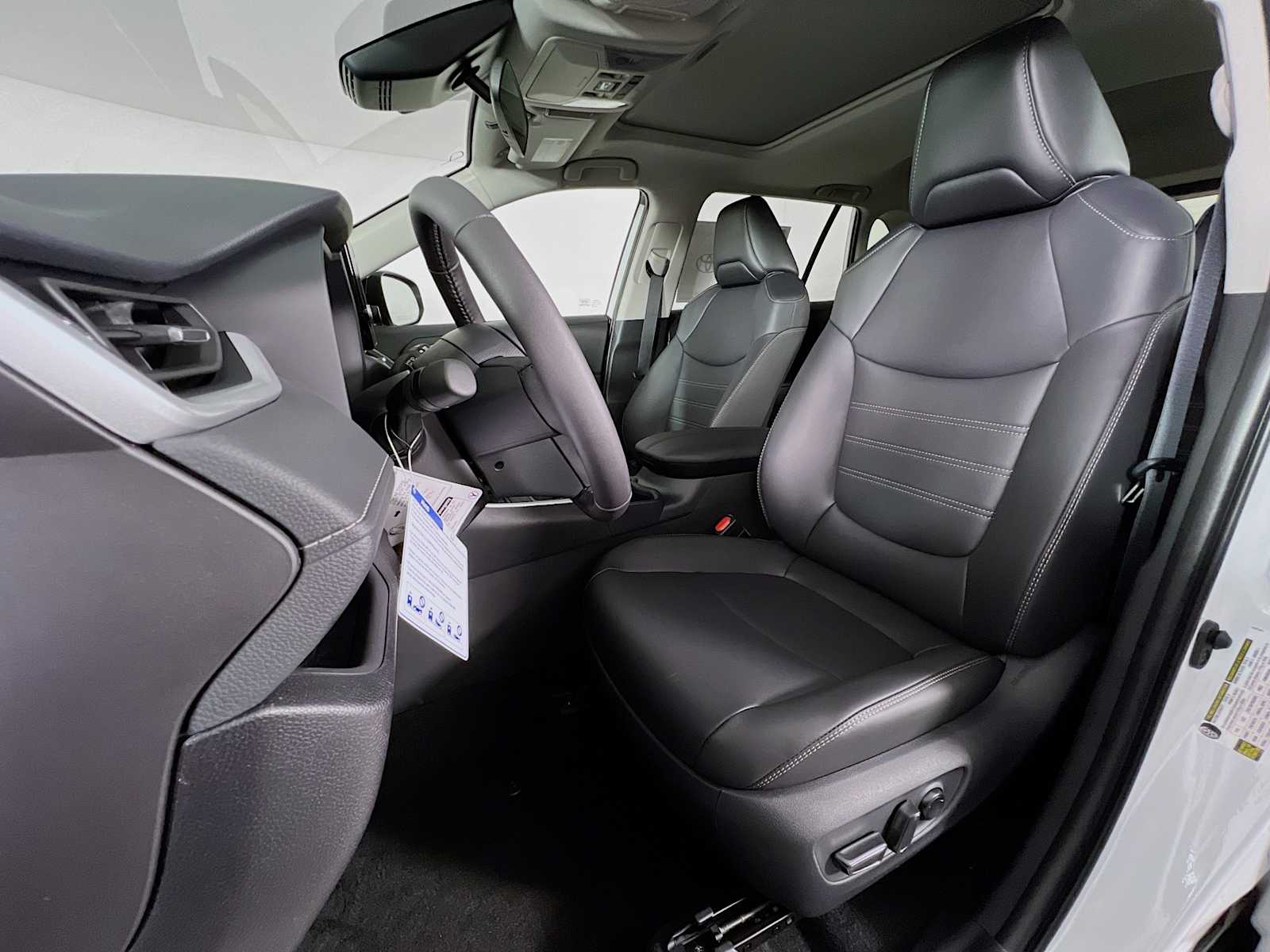 2025 Toyota RAV4 XLE Premium - Photo 12