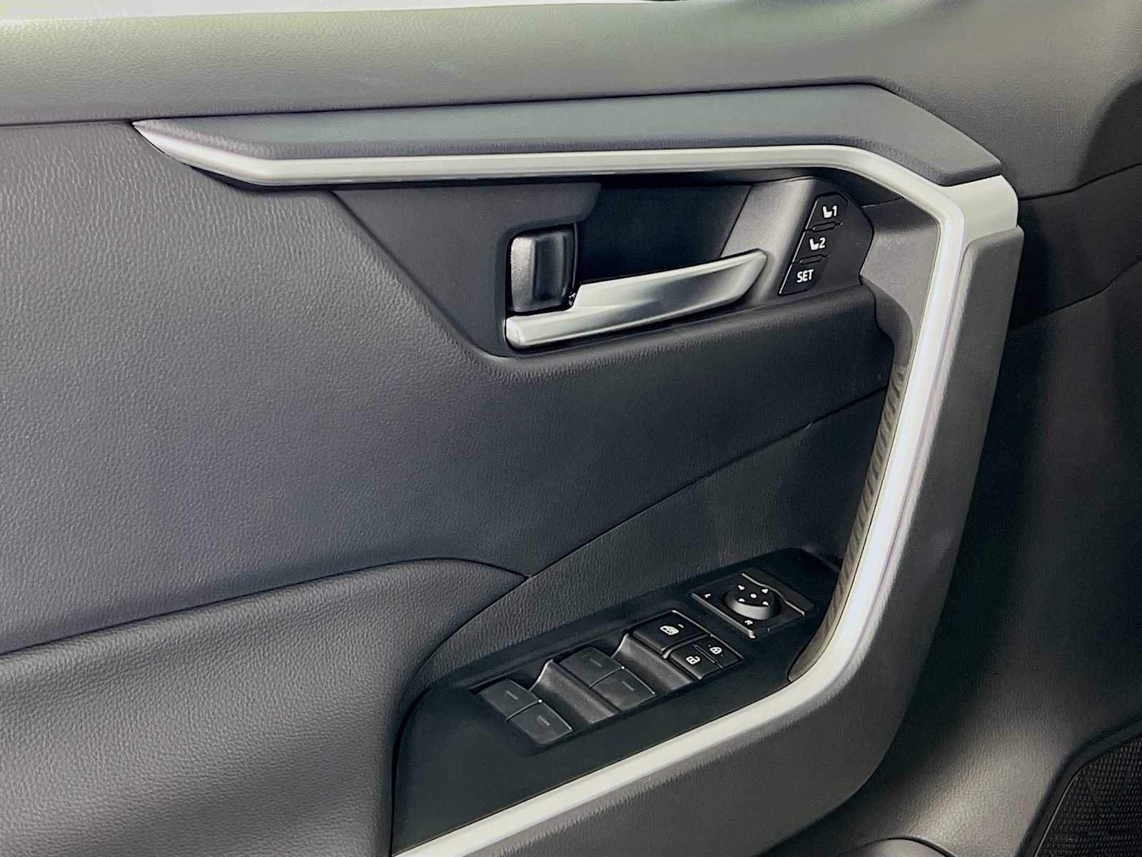 2025 Toyota RAV4 XLE Premium - Photo 16