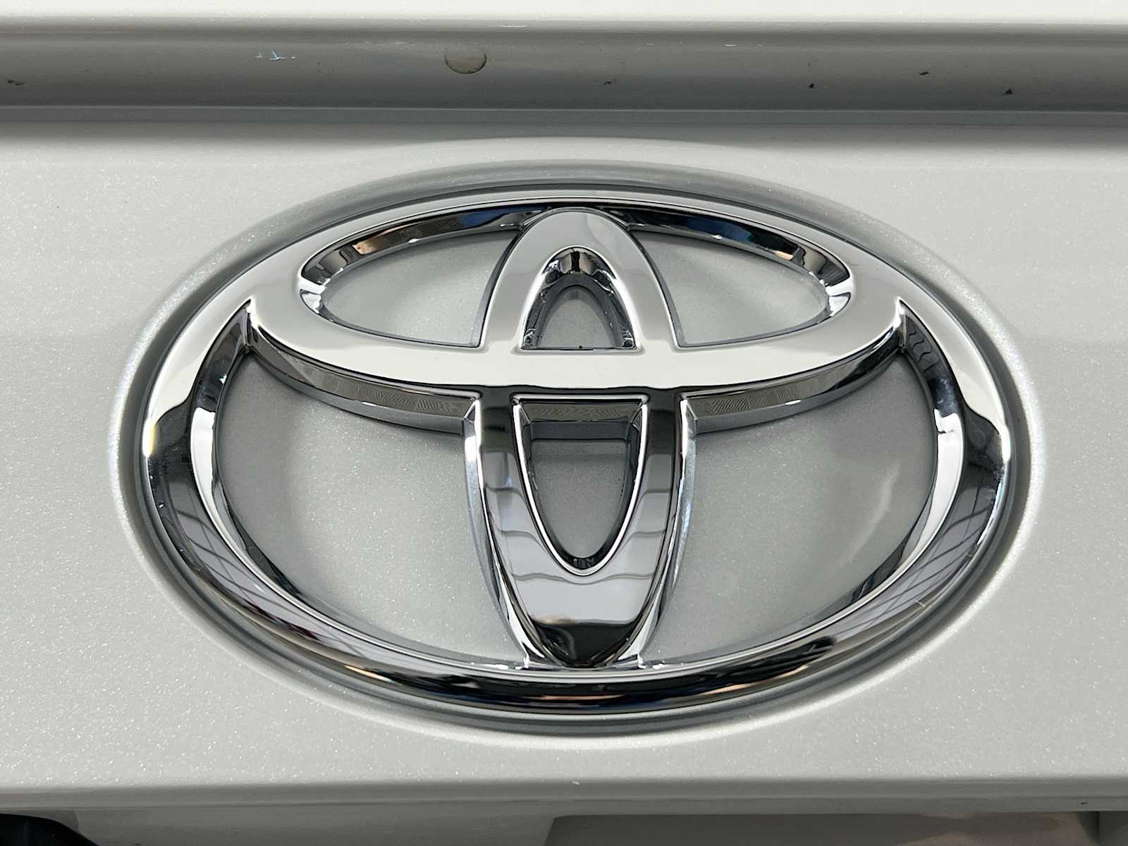 2025 Toyota RAV4 XLE Premium - Photo 18
